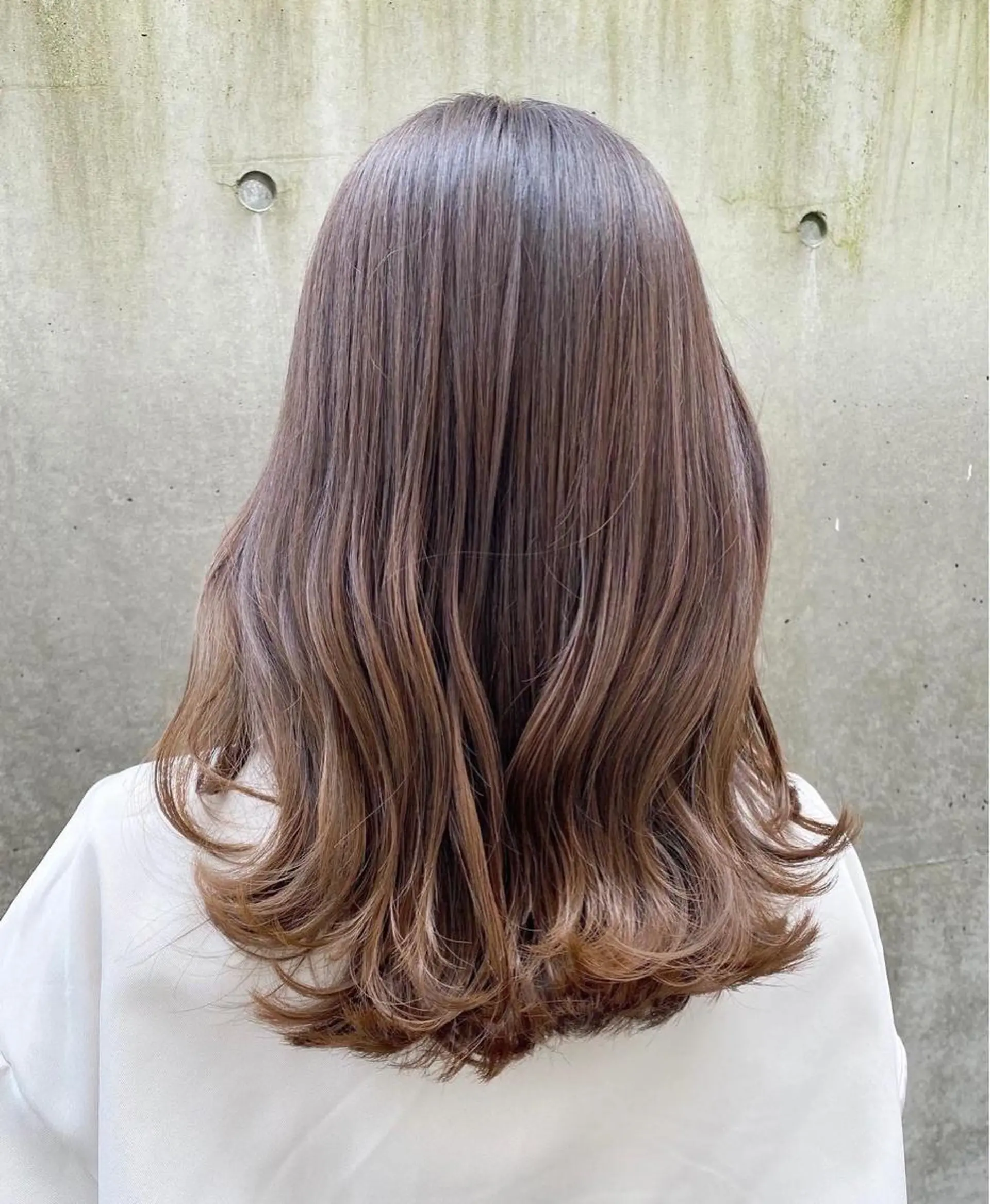 ミディアム カット ヘアカラー トリートメント レイヤーカット /透明感カラー西田のヘアスタイル