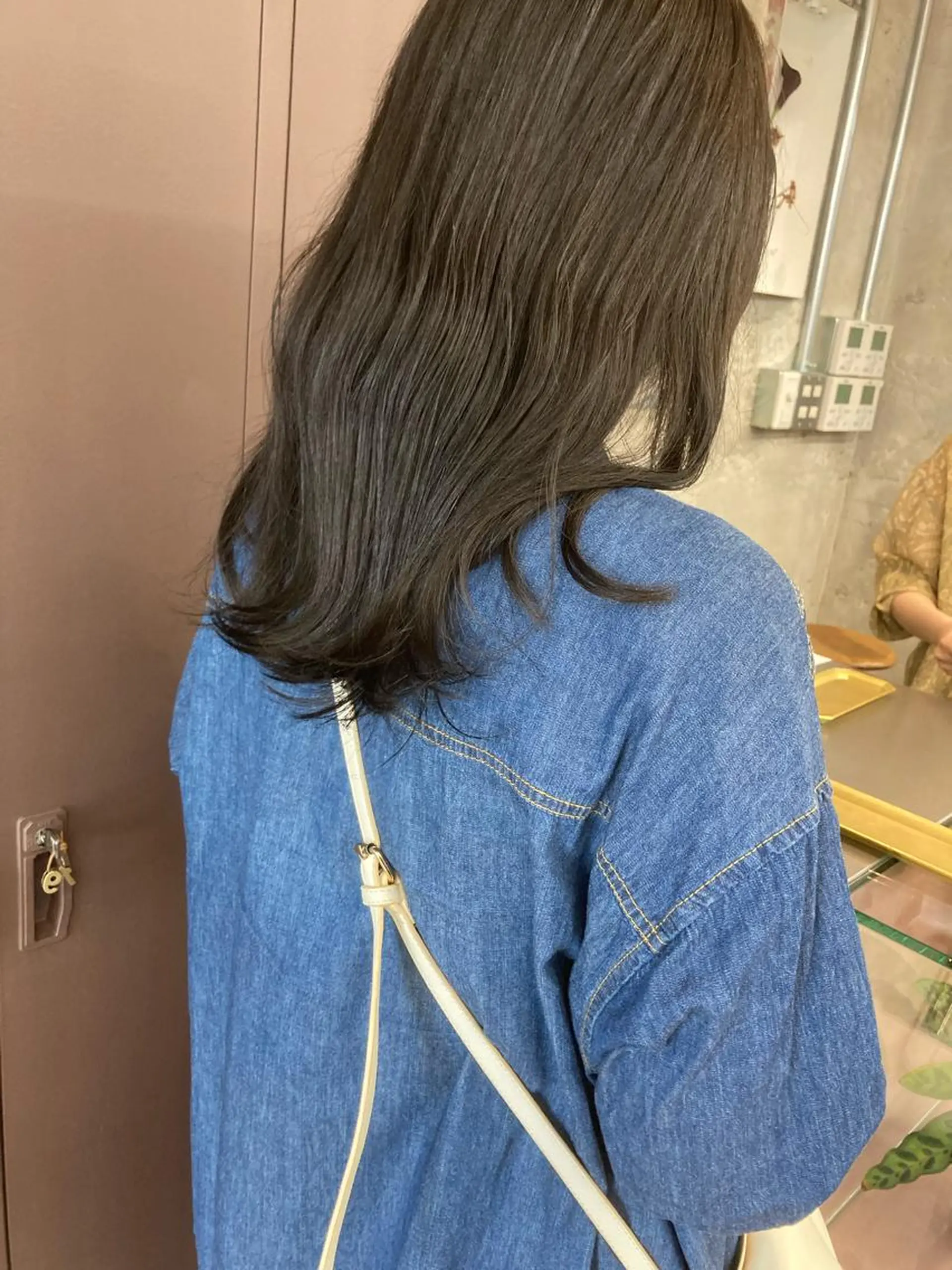 セミロング カラー ベージュカラー ブリーチ ブリーチなしカラー オリーブベージュ トリートメント 小木曽智美 /ボブ/ショートのヘアスタイル