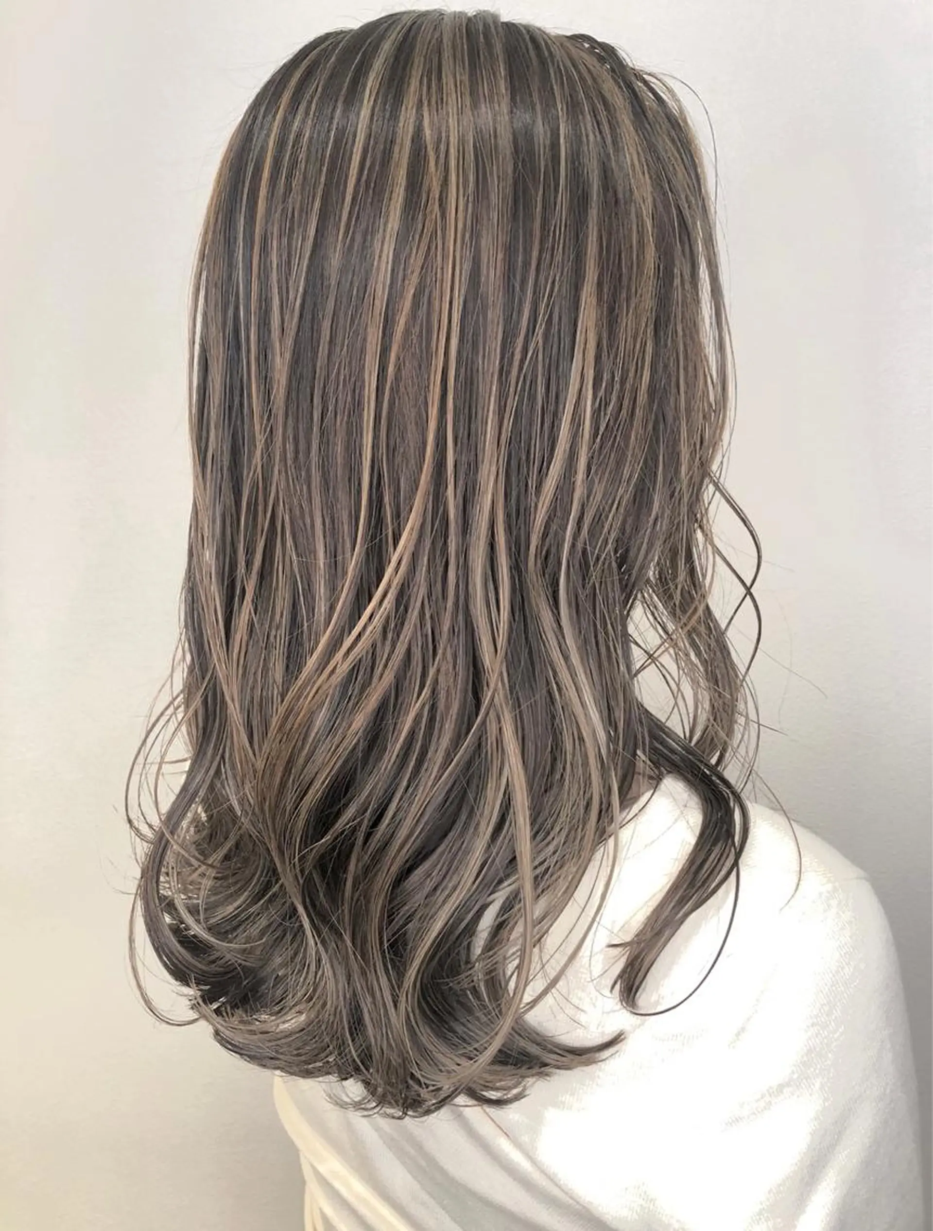 セミロング カラー アッシュ ハイライトカラー 3Dハイライト 外国人風カラー ハイライト ヘアカラー トリートメント 河合秀明/ショート /ボブ/レイヤーのヘアスタイル