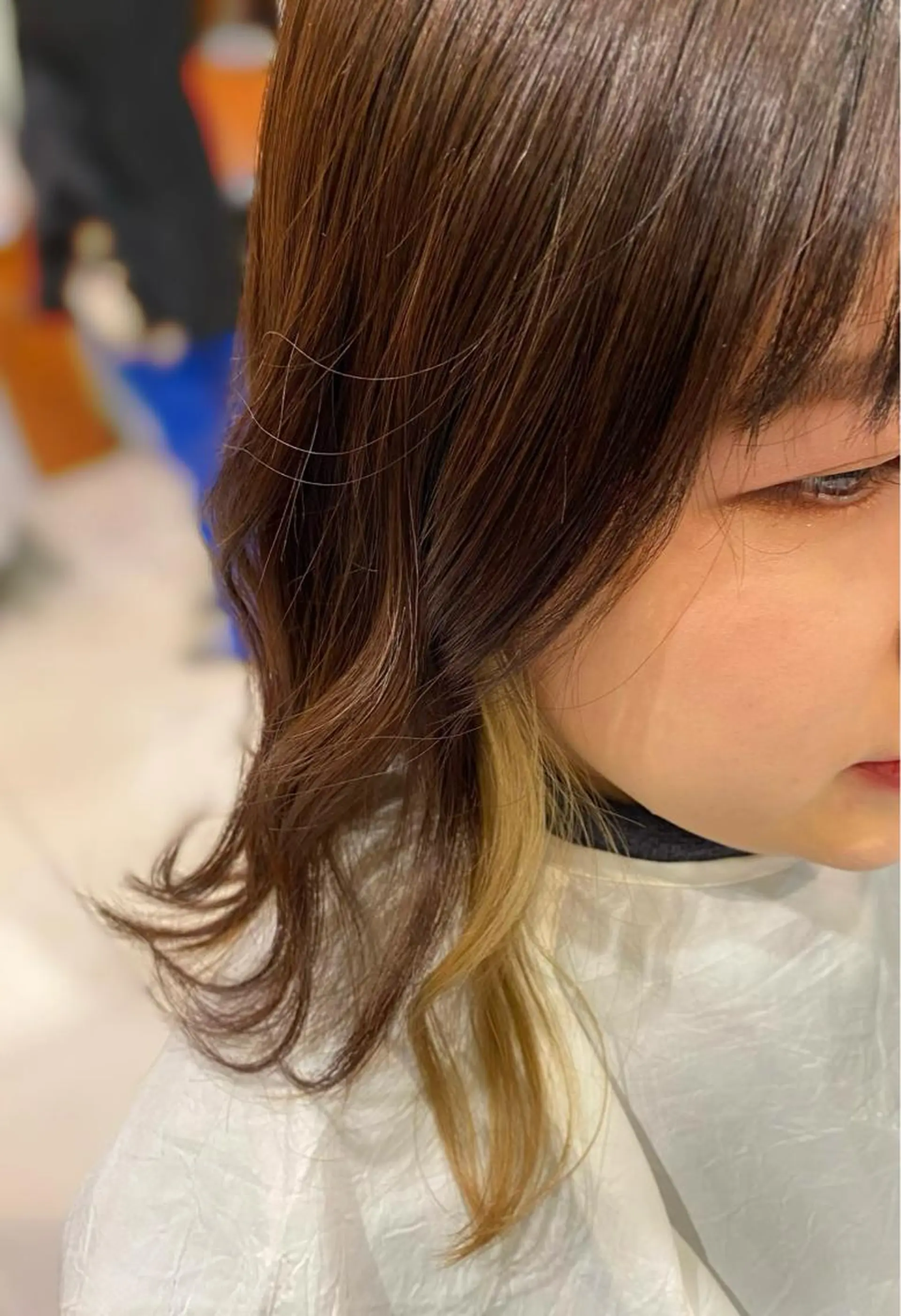 ミディアム カラー 抜きっぱなしブロンド イヤリングカラー たき えりかのヘアスタイル