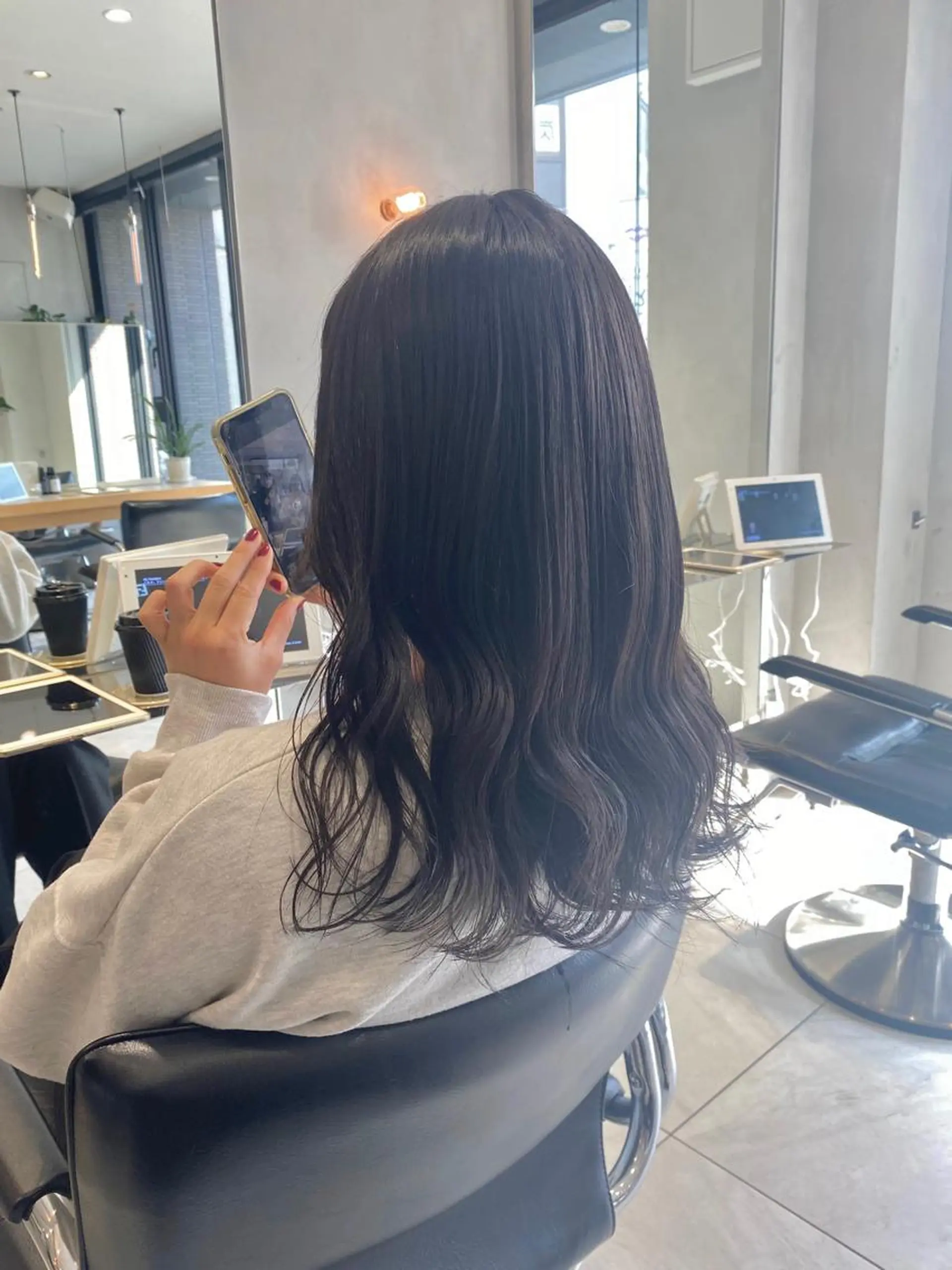 ミディアム カラー ヘアアレンジ 赤み消しグレージュ 🫒ｒｅｏｎのヘアスタイル