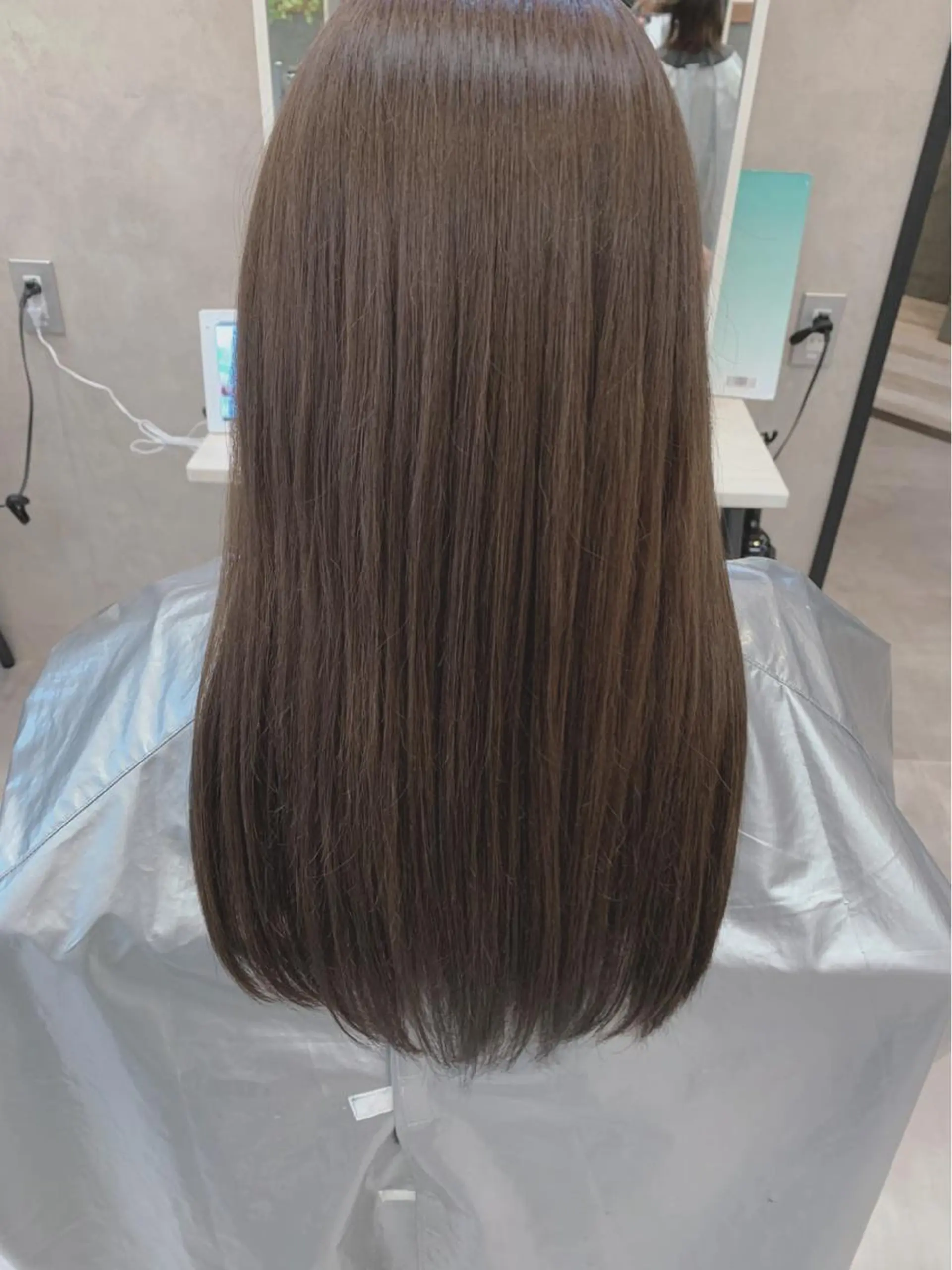 ロング カラー アッシュ ベージュカラー ブリーチ 透明感カラー ブリーチなしカラー カット ヘアカラー トリートメント 尾曲 晃直のヘアスタイル