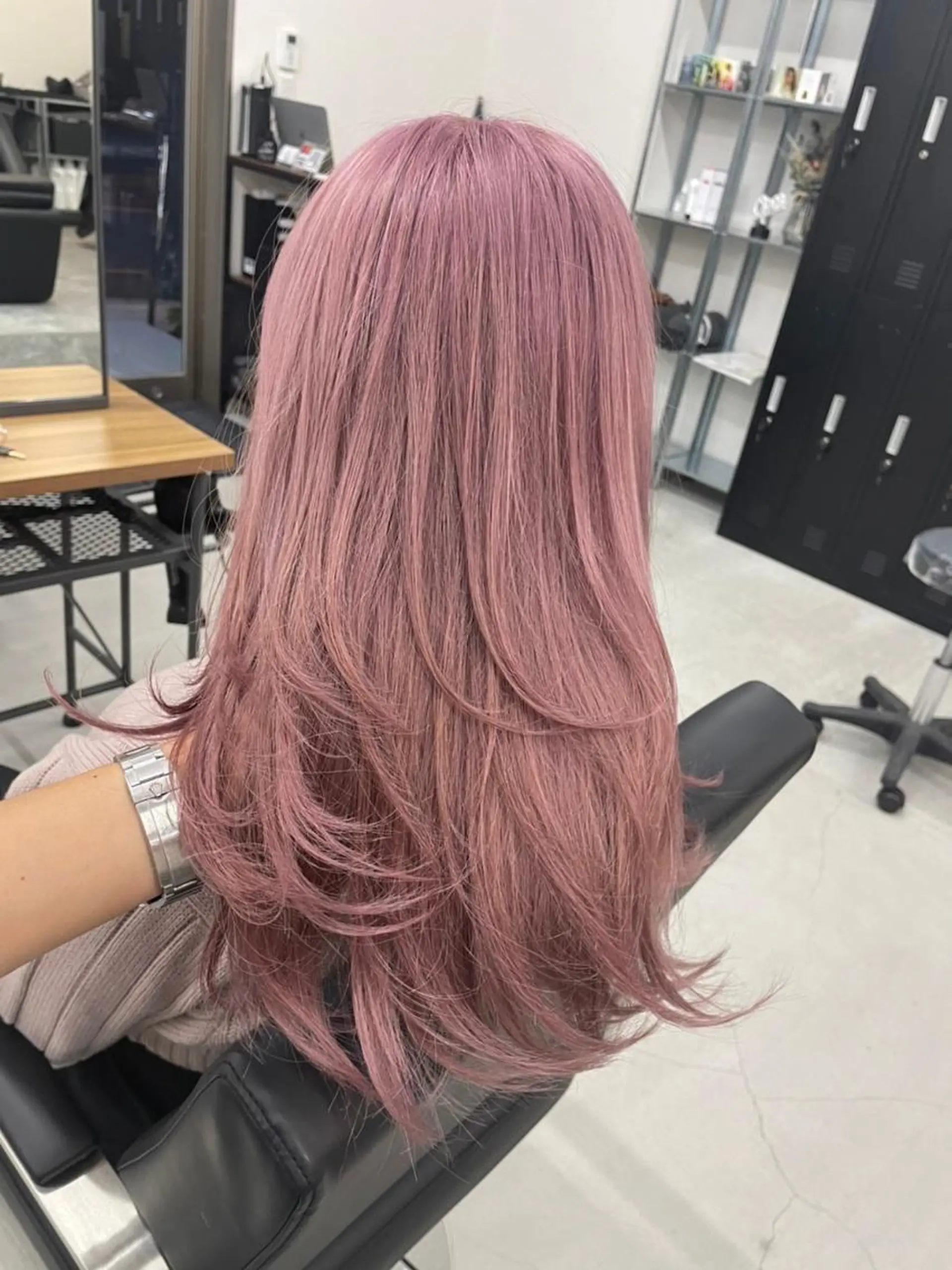 ミディアム カラー ヘアアレンジ ブリーチ ケアブリーチ デザインカラー ダブルカラー ハイトーンカラー 女性専用サロン梅田 髪質改善カラーakiのヘアスタイル