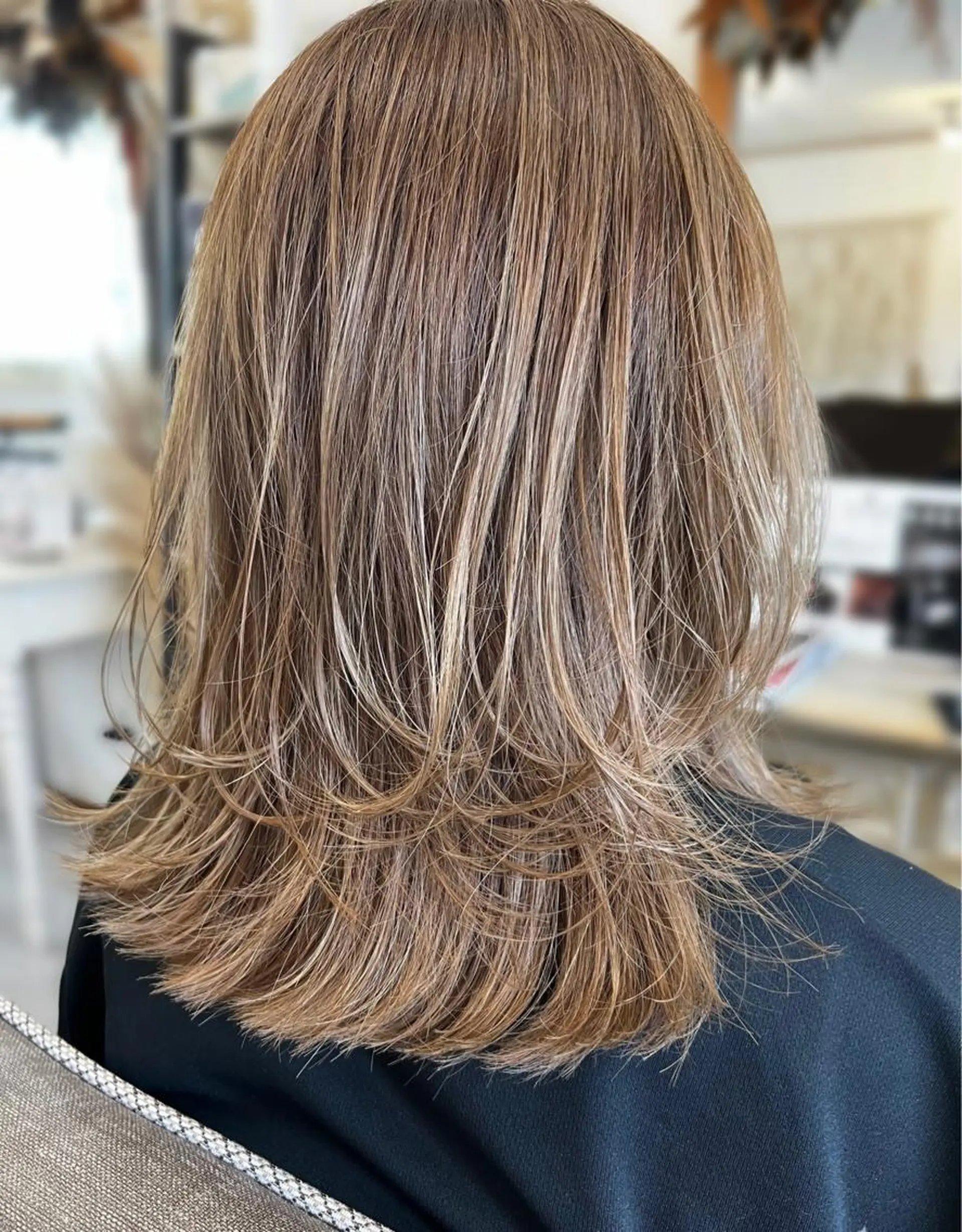 ミディアム カラー ベージュカラー ハイトーンカラー hair works raptureのヘアスタイル