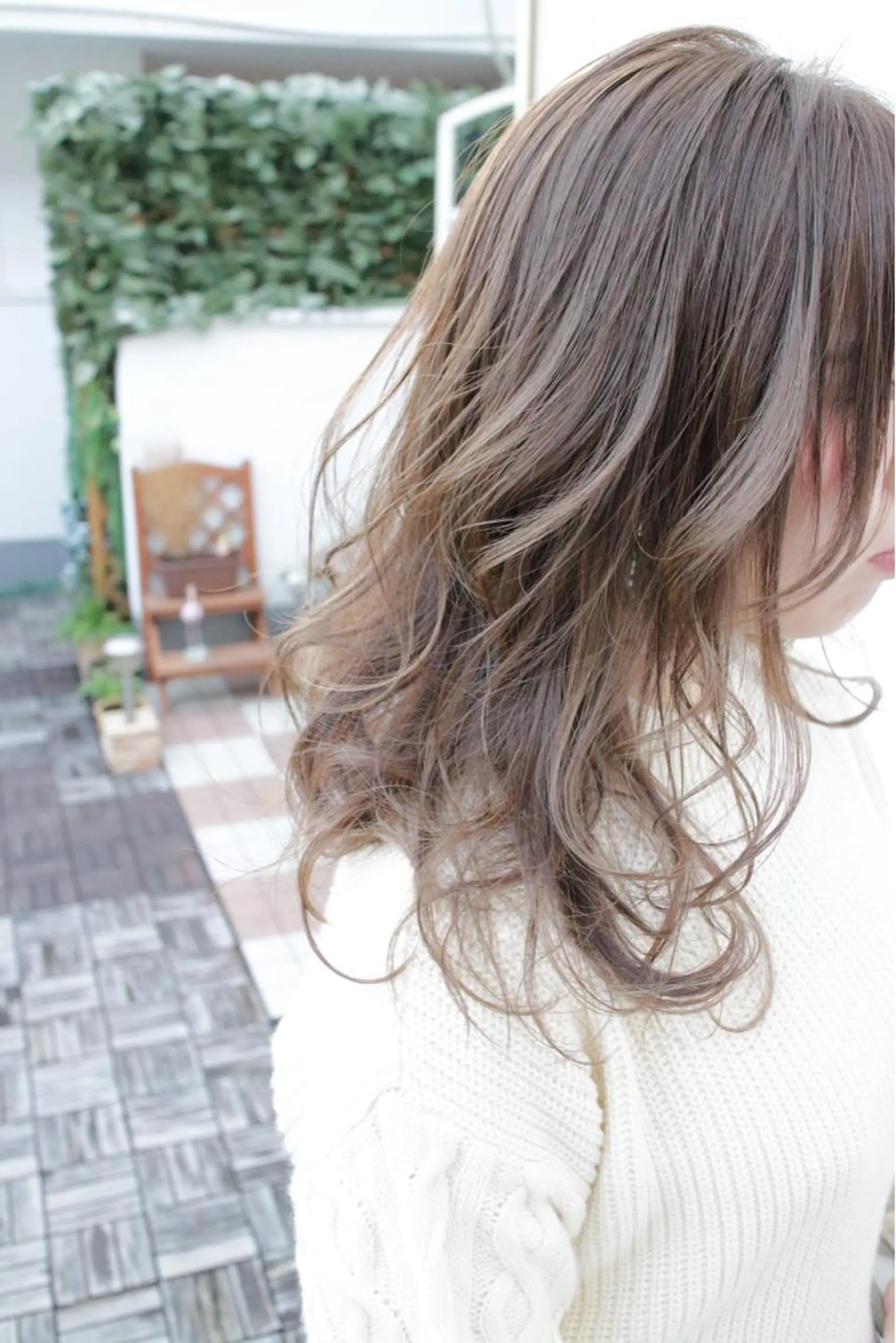 セミロング カラー ハイライトカラー シルバー ハイライト カット ヘアカラー トリートメント 吉本 知弘のヘアスタイル