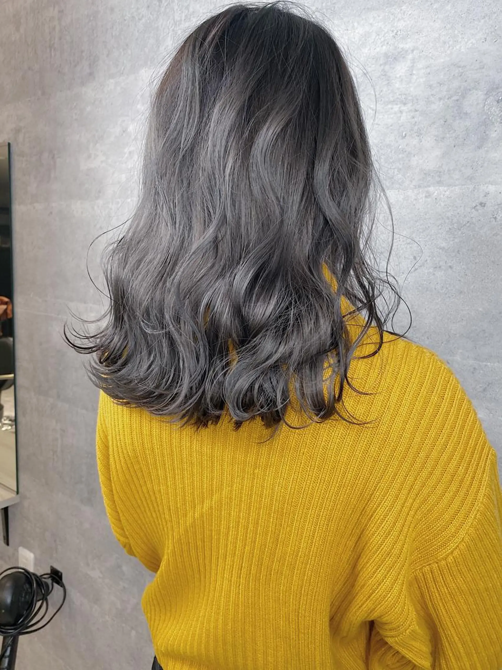 ミディアム カラー _WHITE 天王寺のヘアスタイル