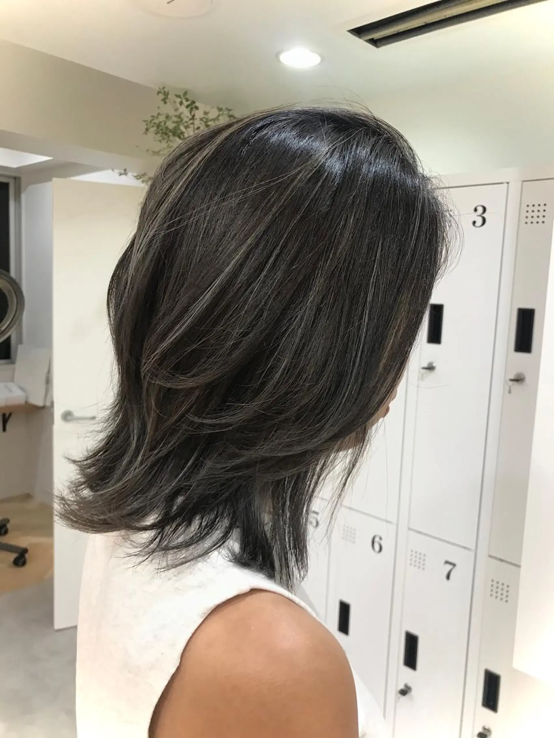 ミディアム オカダ ノゾミのヘアスタイル