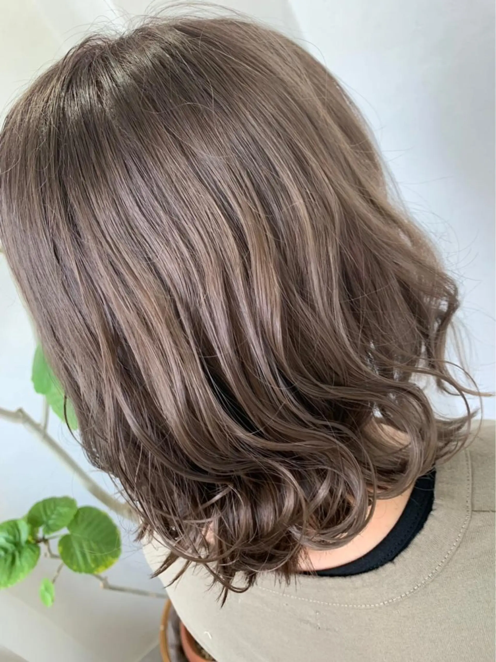 ミディアム カラー ヘアカラー 塩崎 明菜のヘアスタイル