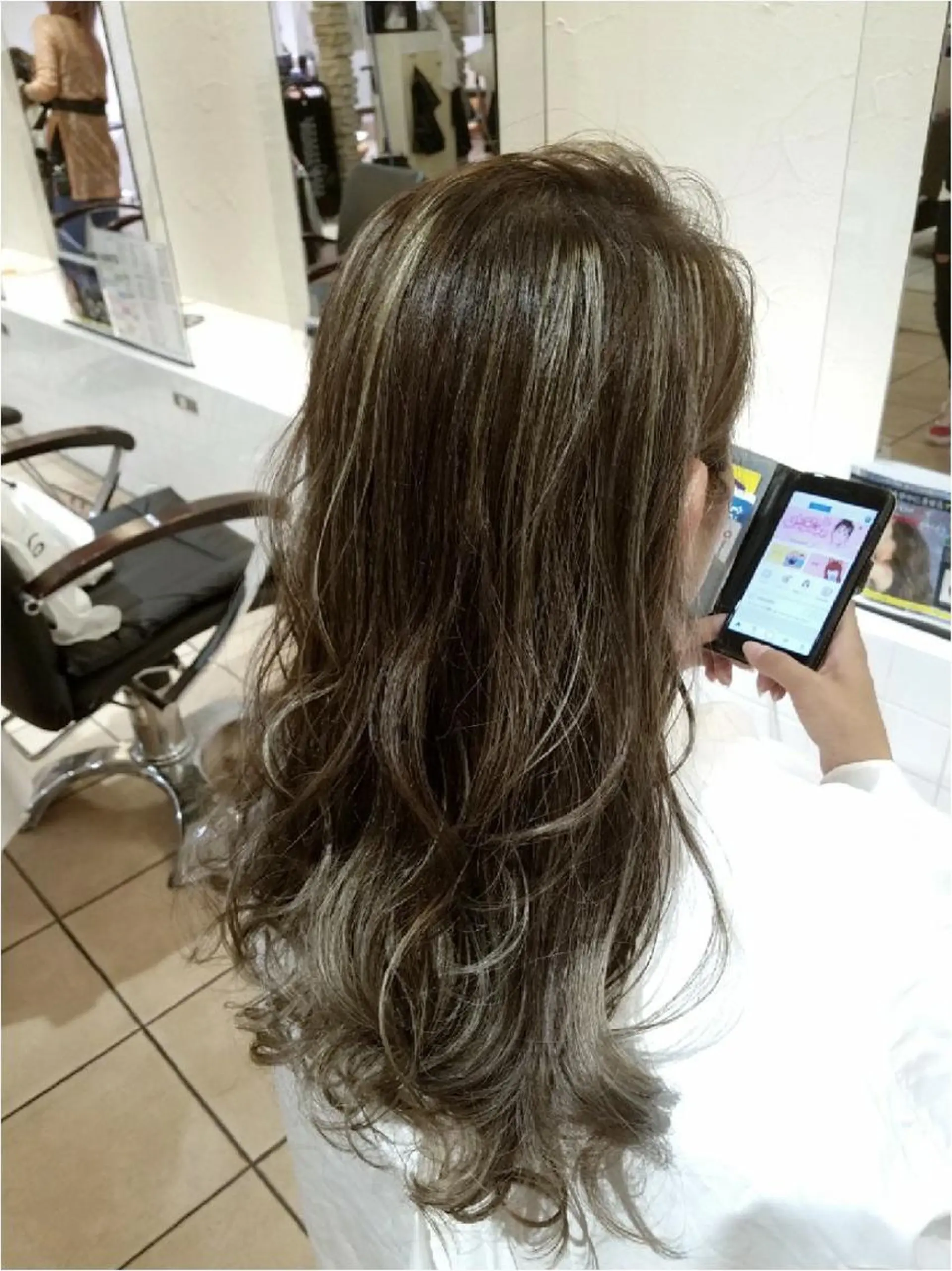 ロング カラー ヘアアレンジ グレージュ ハイライトカラー ハイライト 【髪質改善美容師】t occa茨木篠原健太のヘアスタイル