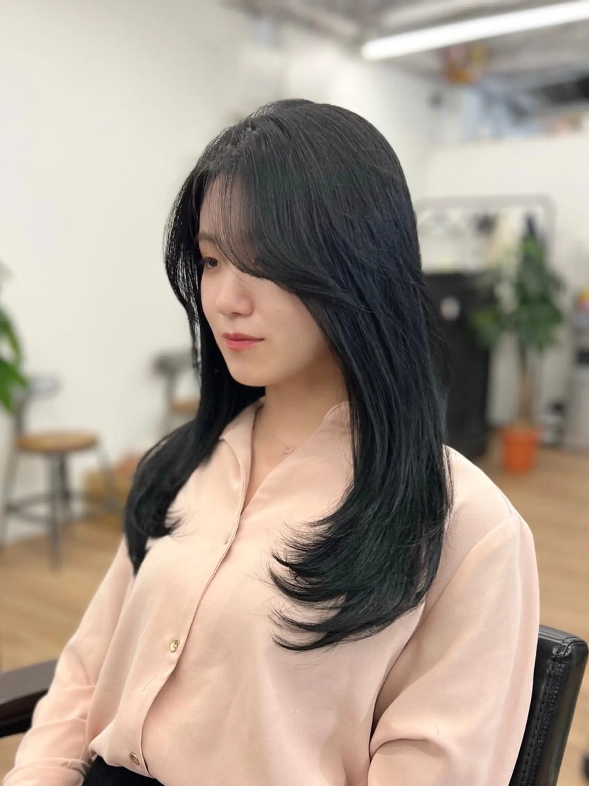 ロング カラー パーマ ヘアアレンジ メンズ キッズ ネイル マツエク・マツパ アイブロウ メンズインナーカラー メンズ韓国風 黒髪 ブルーカラー ブルーブラック カット ヘアカラー トリートメント 渋谷レイヤーカット❌ 縮毛矯正専門/武田涼のヘアスタイル