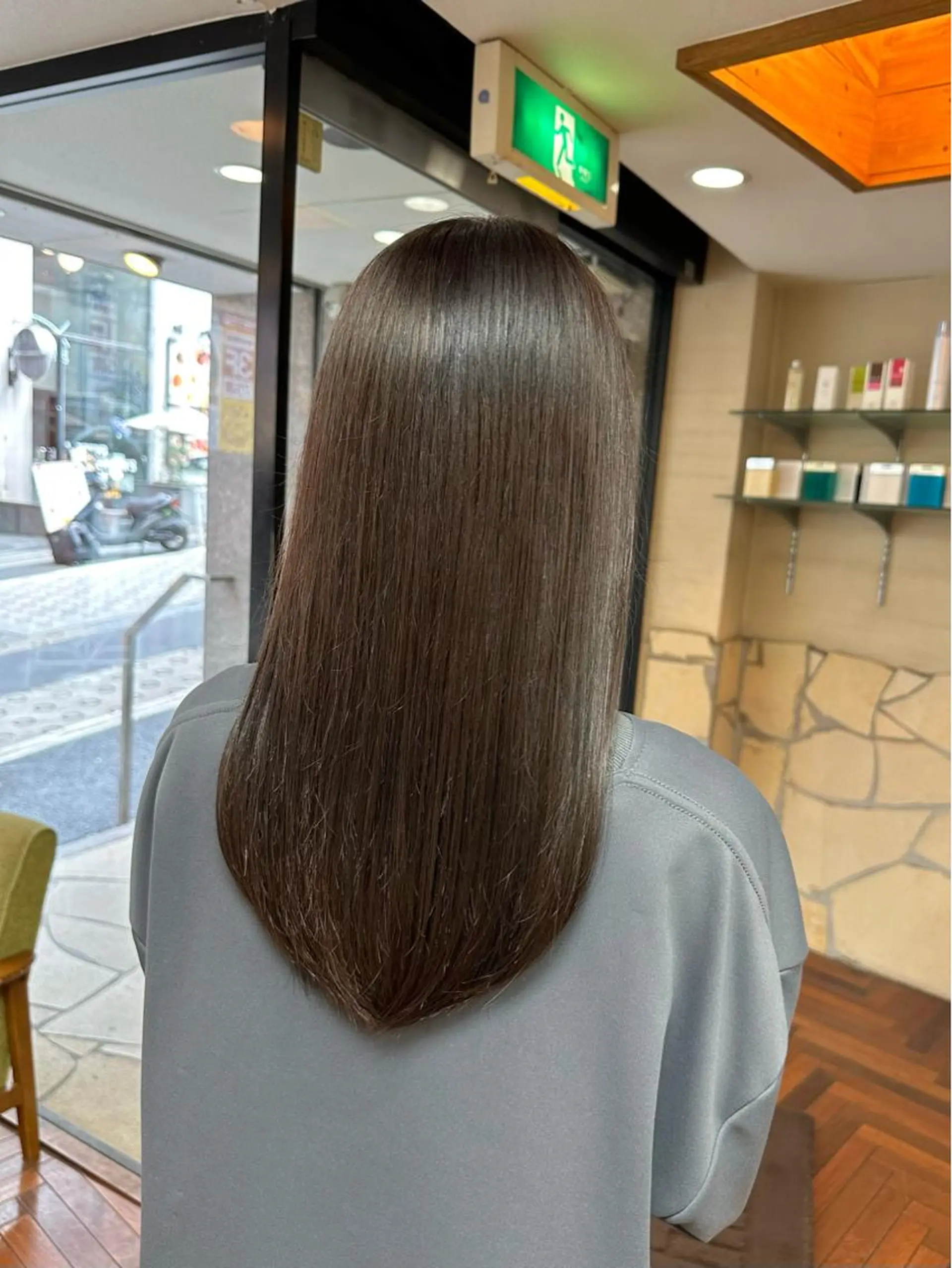 ロング カラー ブリーチ グレージュ ブリーチなしカラー オリーブグレージュ オリーブグレー 矢野 晃平のヘアスタイル