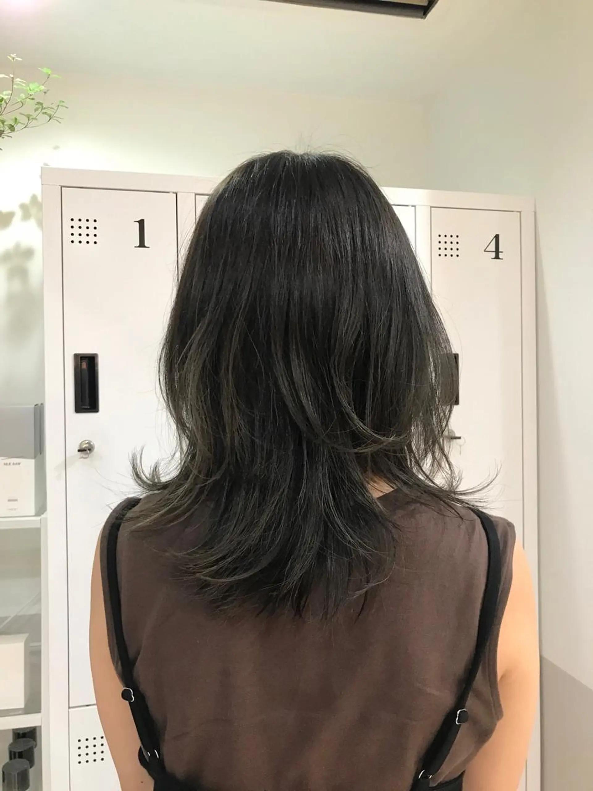 ミディアム オカダ ノゾミのヘアスタイル