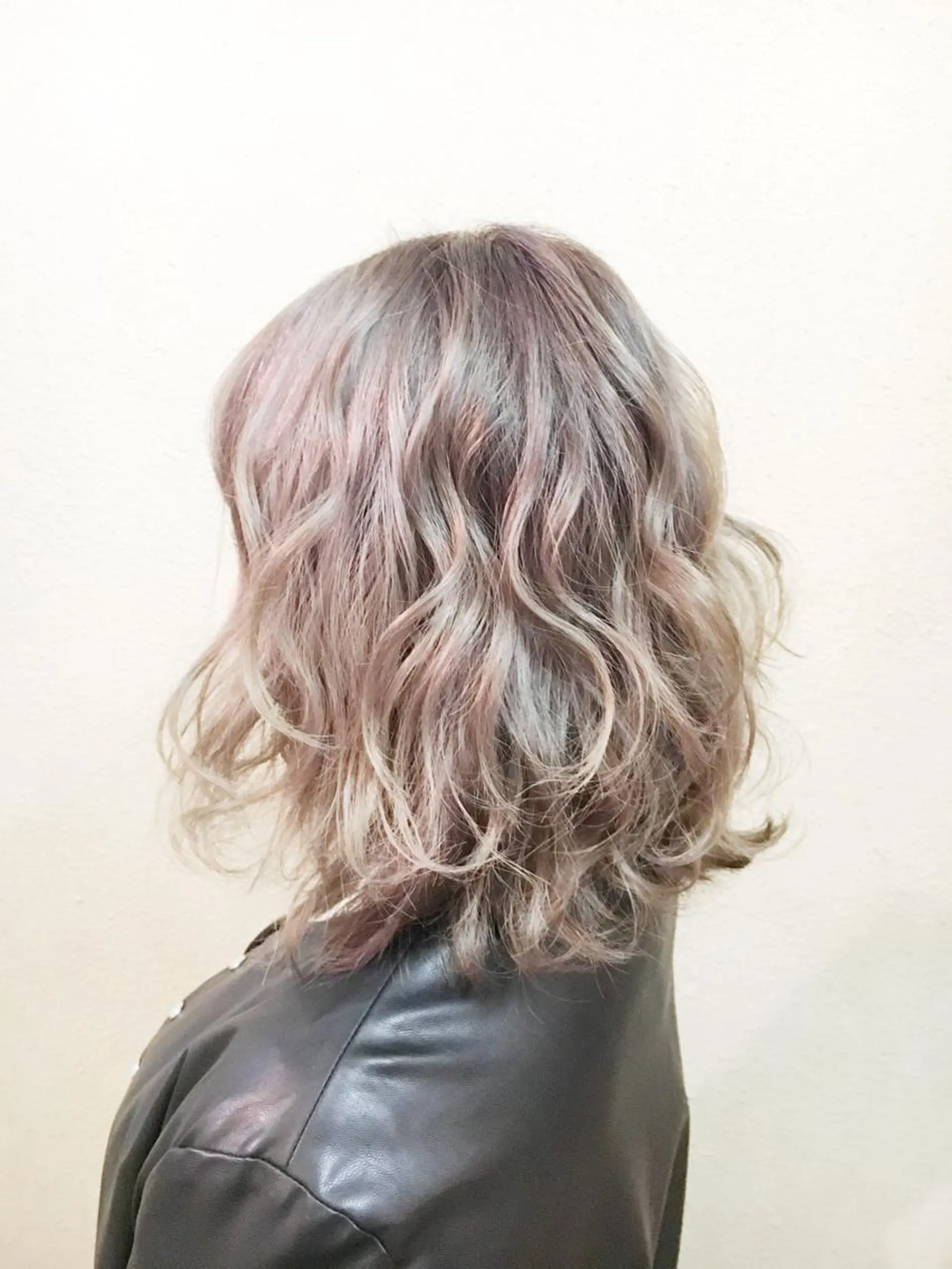 ミディアム カラー LANI OOSAKAのヘアスタイル