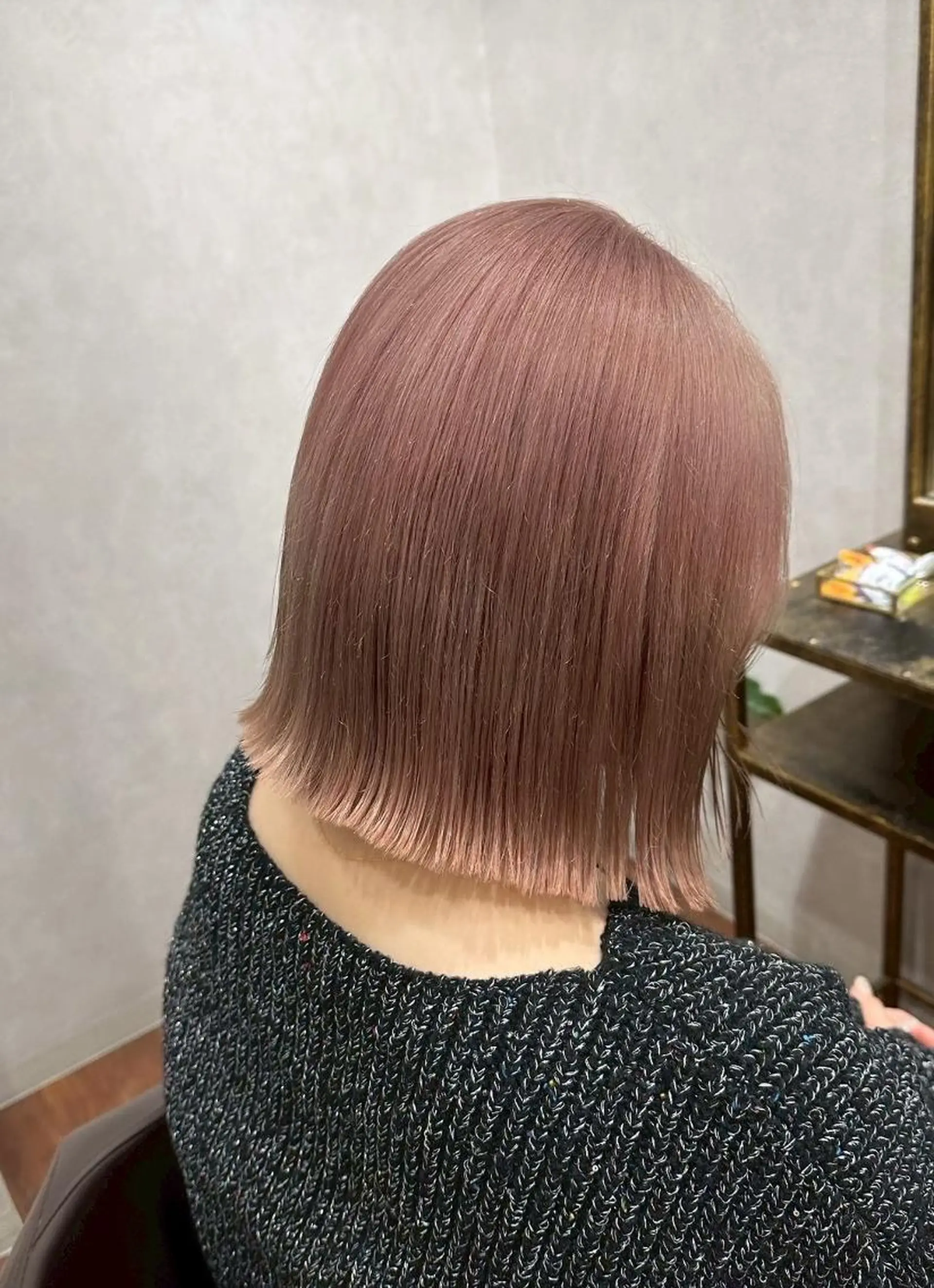 カラー アンダーバーホワイト 堺東店のヘアスタイル