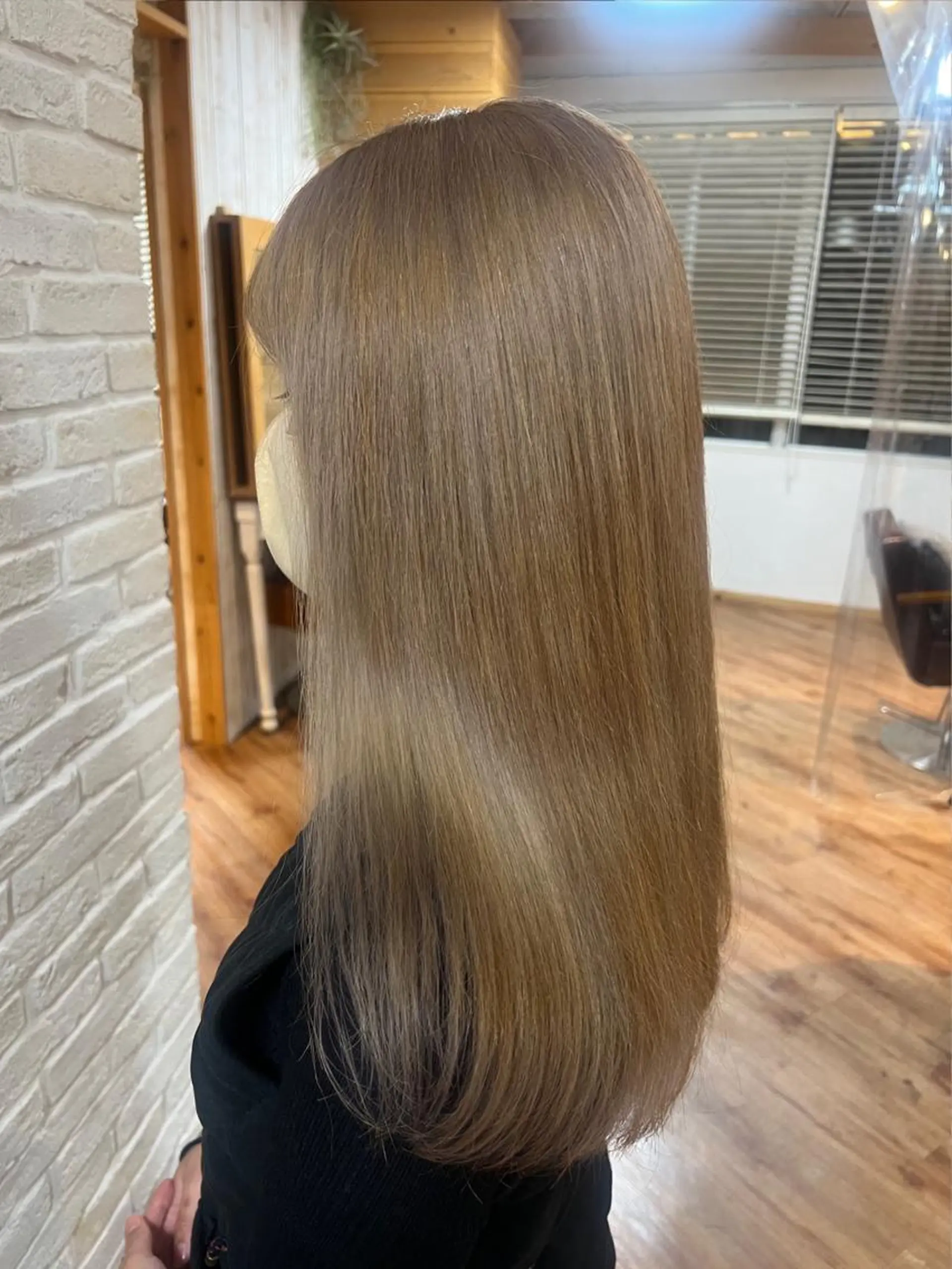 ロング カラー ベージュカラー ブリーチ Topstylist YUKIのヘアスタイル
