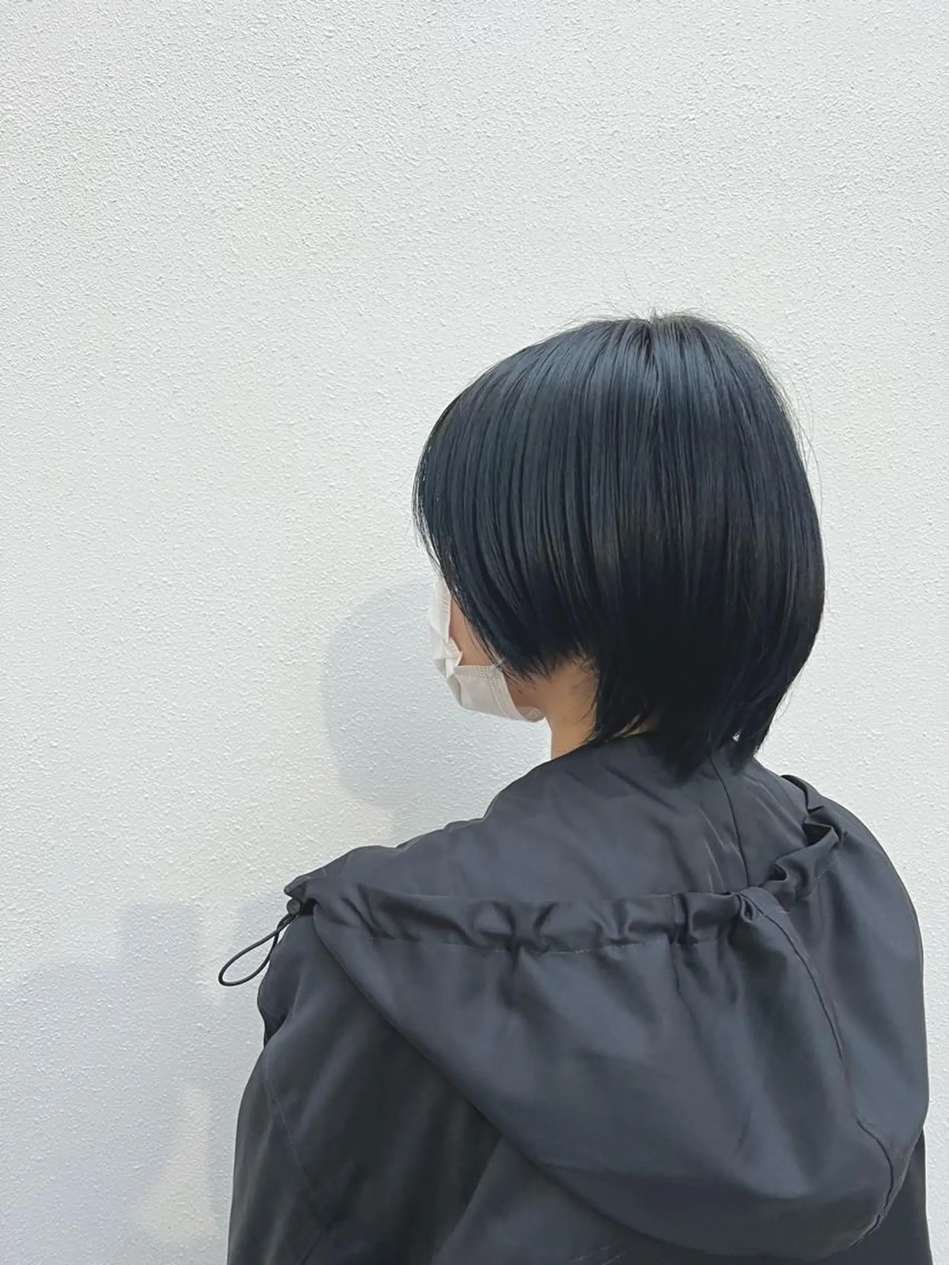 ショート カラー 黒髪 ブルーカラー ブルーブラック 「sumi」 AMIのヘアスタイル