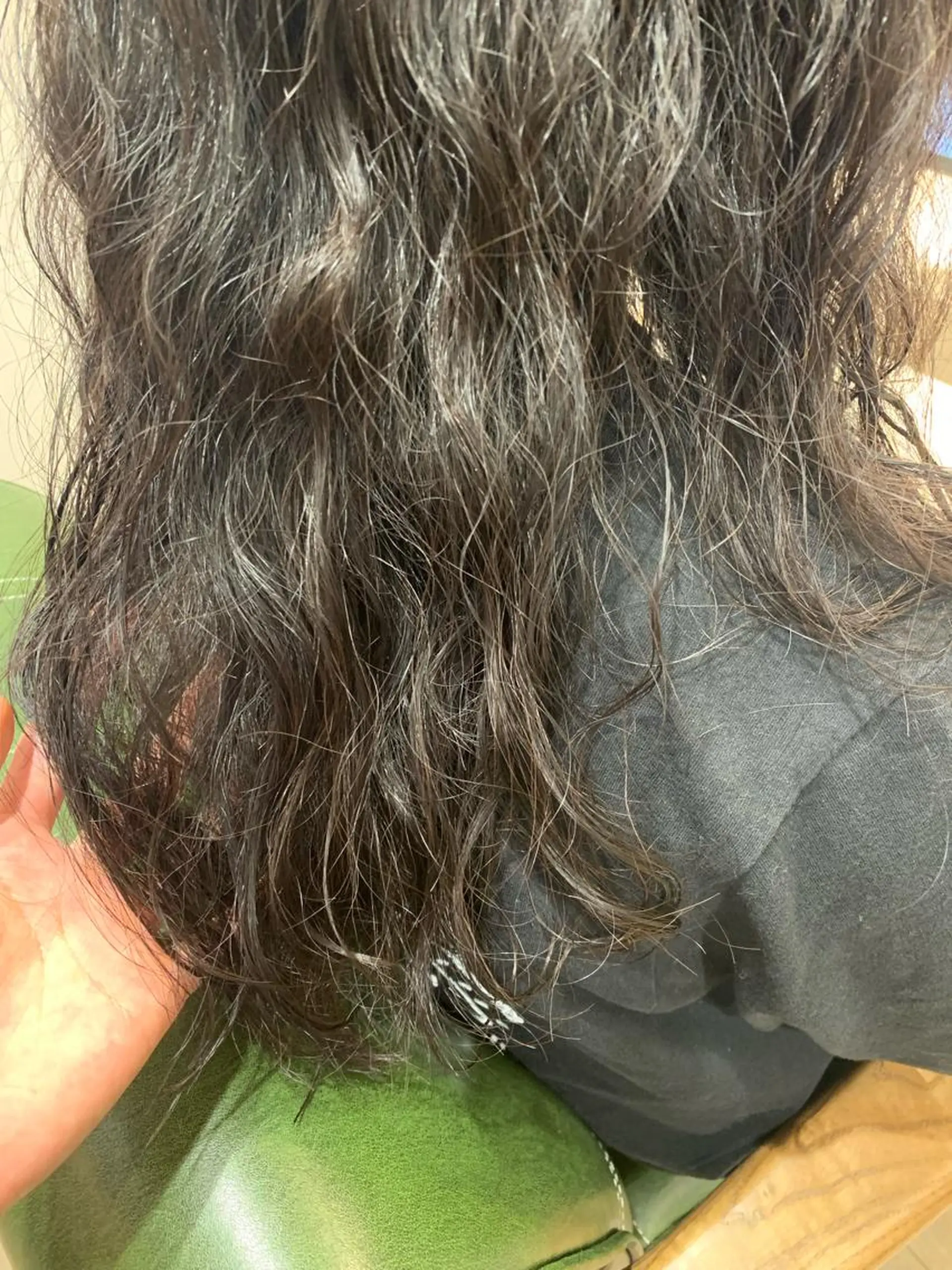 ロング パーマ くせ毛 ヒロタ ハルヒ🦁のヘアスタイル