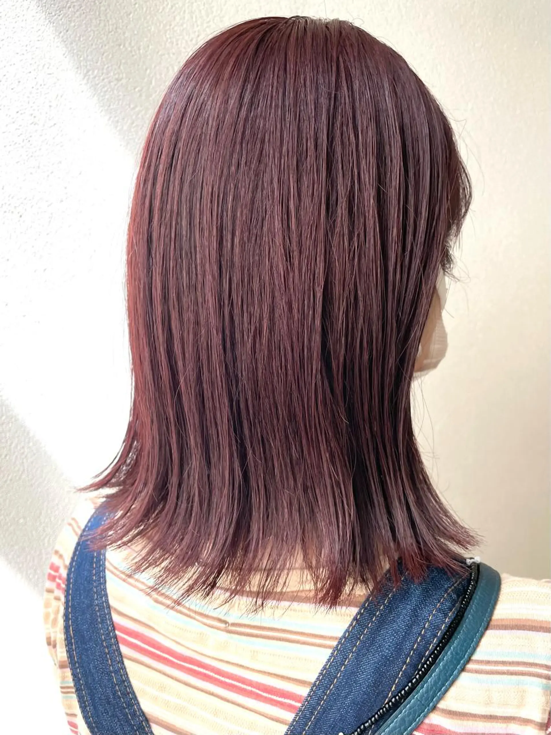 ミディアム カラー ピンクカラー バイオレットカラー ボブ 外ハネヘア カット ヘアカラー トリートメント 沢田 瞳のヘアスタイル