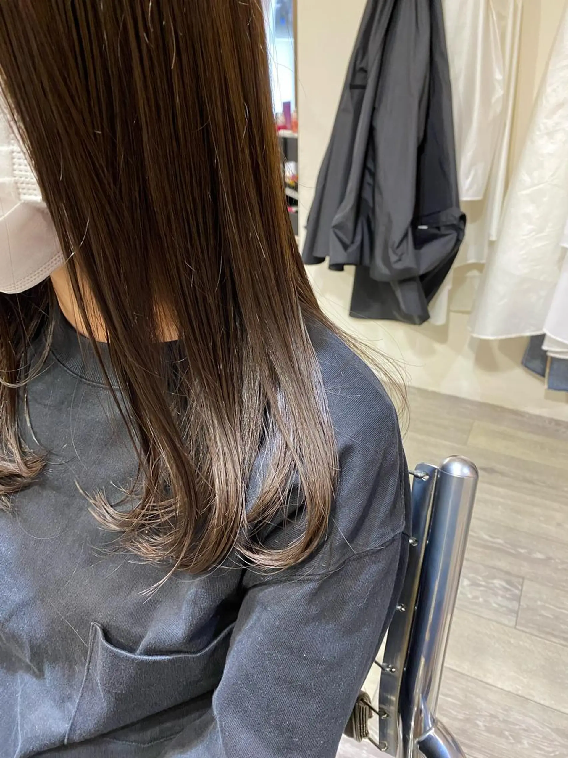 セミロング 小林 朋花のヘアスタイル