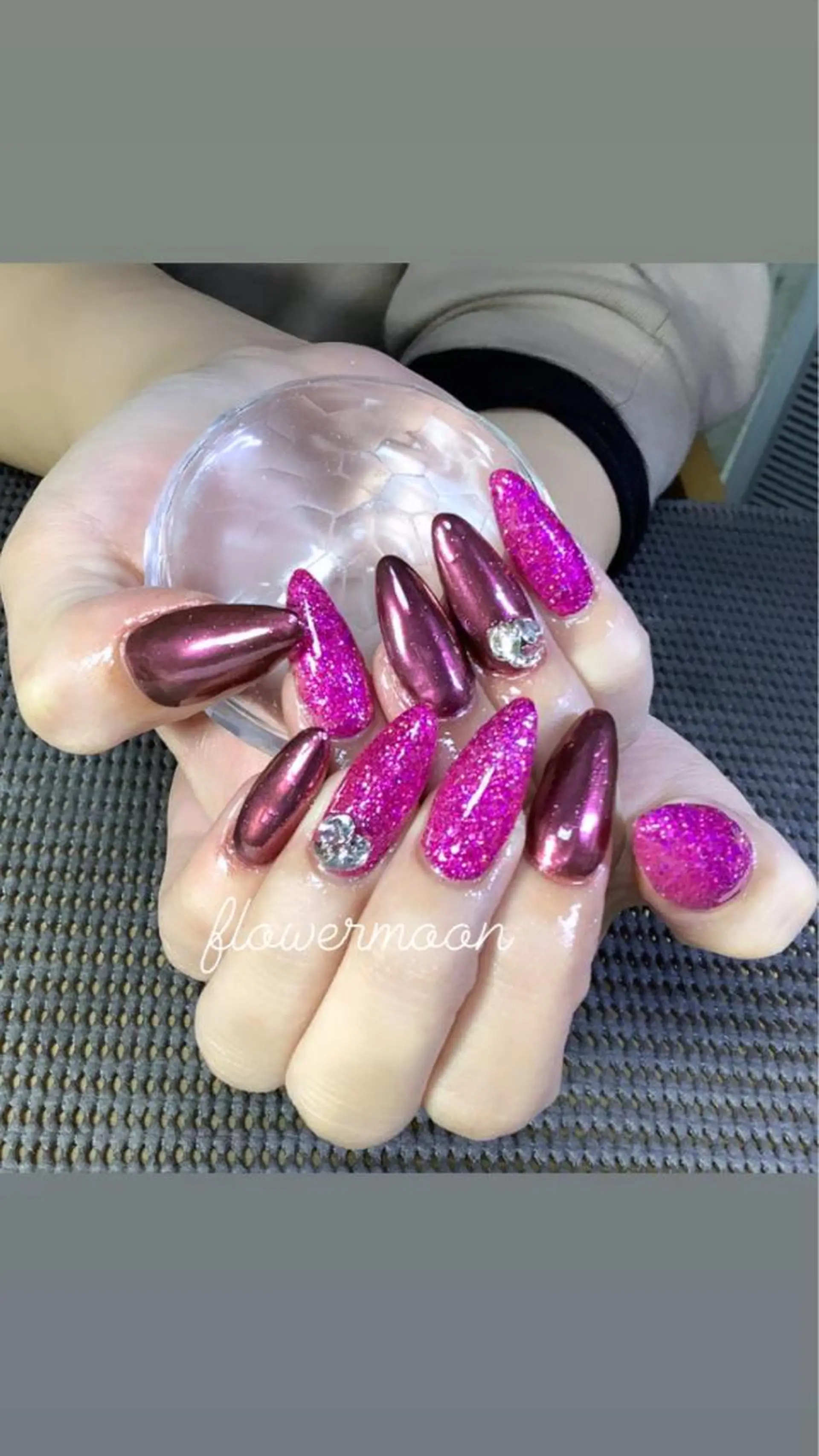 ネイル ミラーネイル フラワー ムーンのネイルデザイン