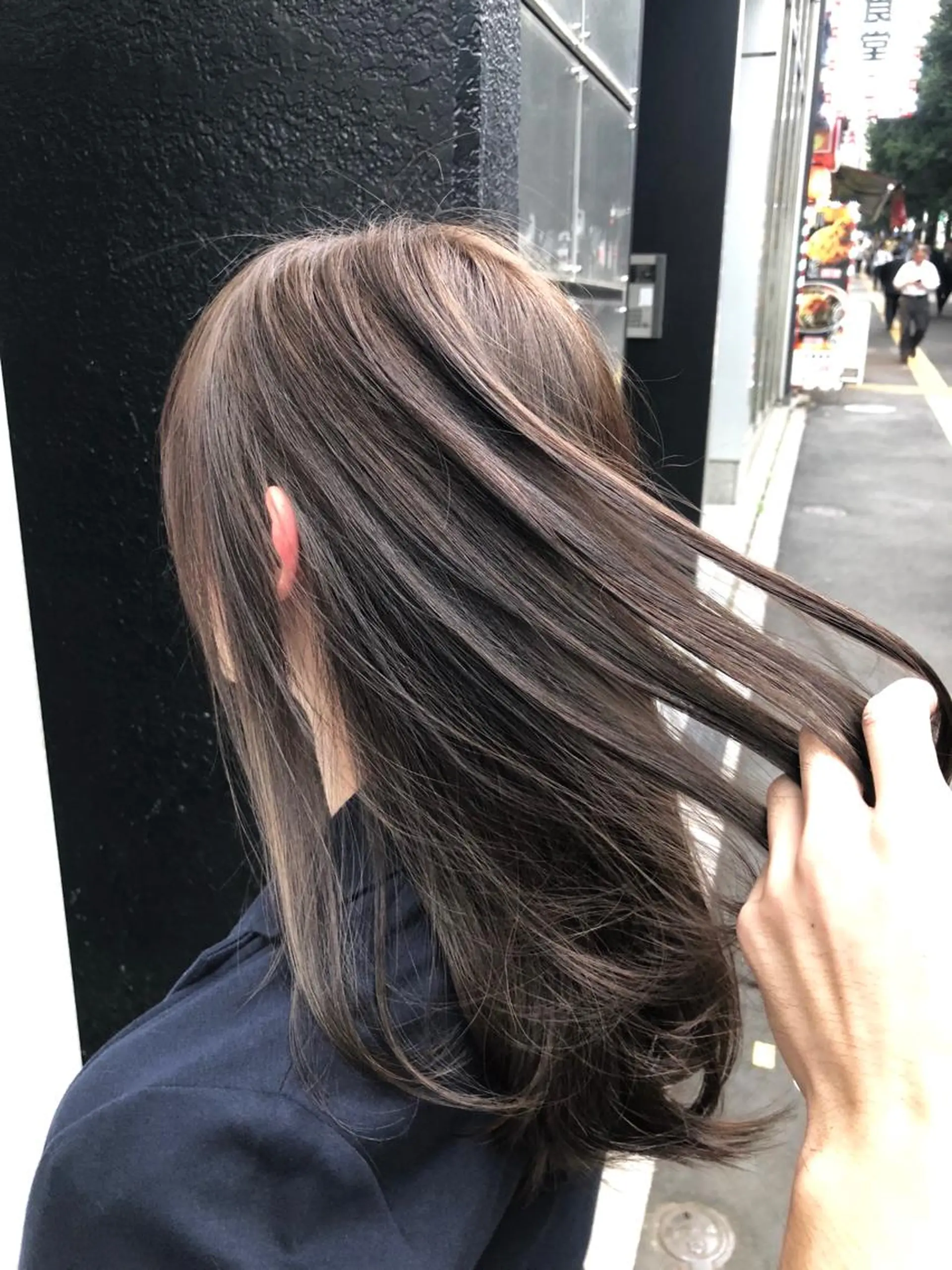 ロング カラー アッシュ アッシュグレー ハイライトカラー パープルカラー ハイライト 100%髪質改善特化 TRUNSのヘアスタイル