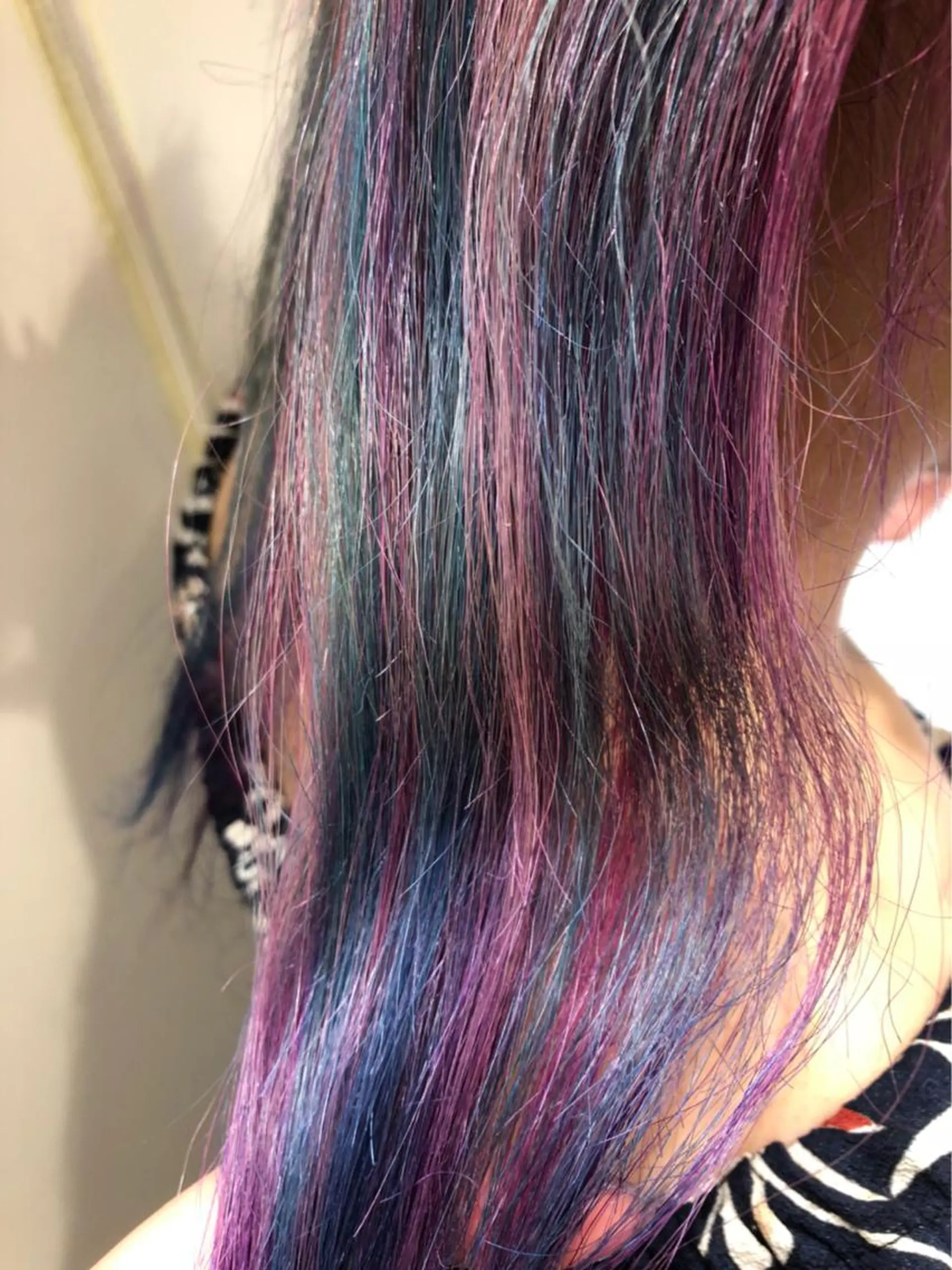 セミロング カラー ユニコーンカラー ツヤ髪カラー💎 佐藤あきのヘアスタイル