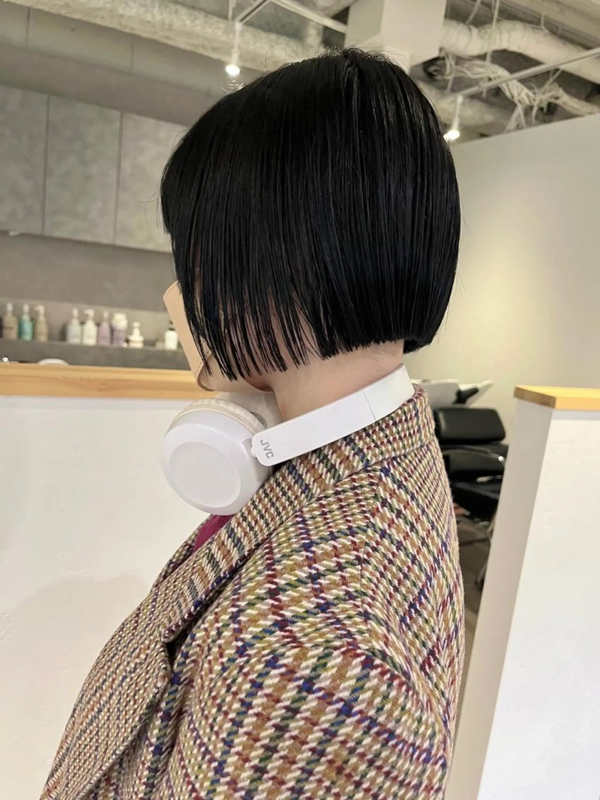 ショート カラー 黒髪 ブルーカラー ブルーブラック ボブ カット ヘアカラー トリートメント 桃果 momokaのヘアスタイル