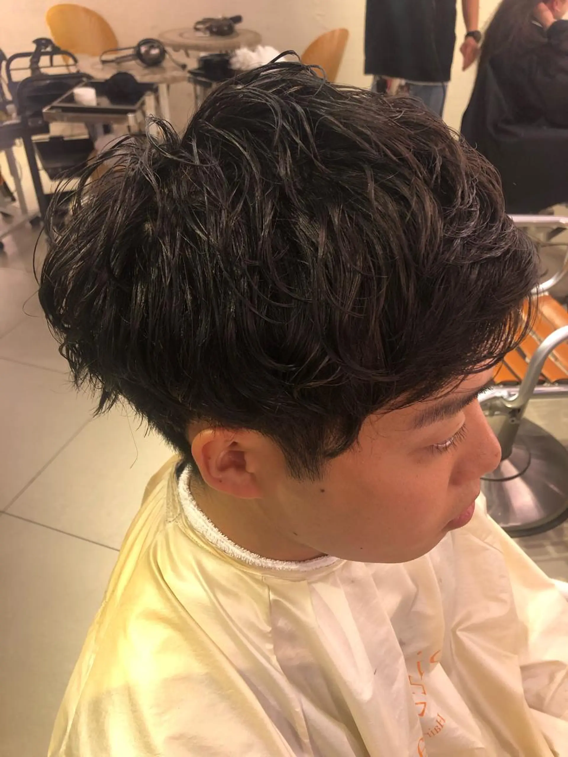 パーマ メンズ 推しカラー オタク美容師 山本のヘアスタイル