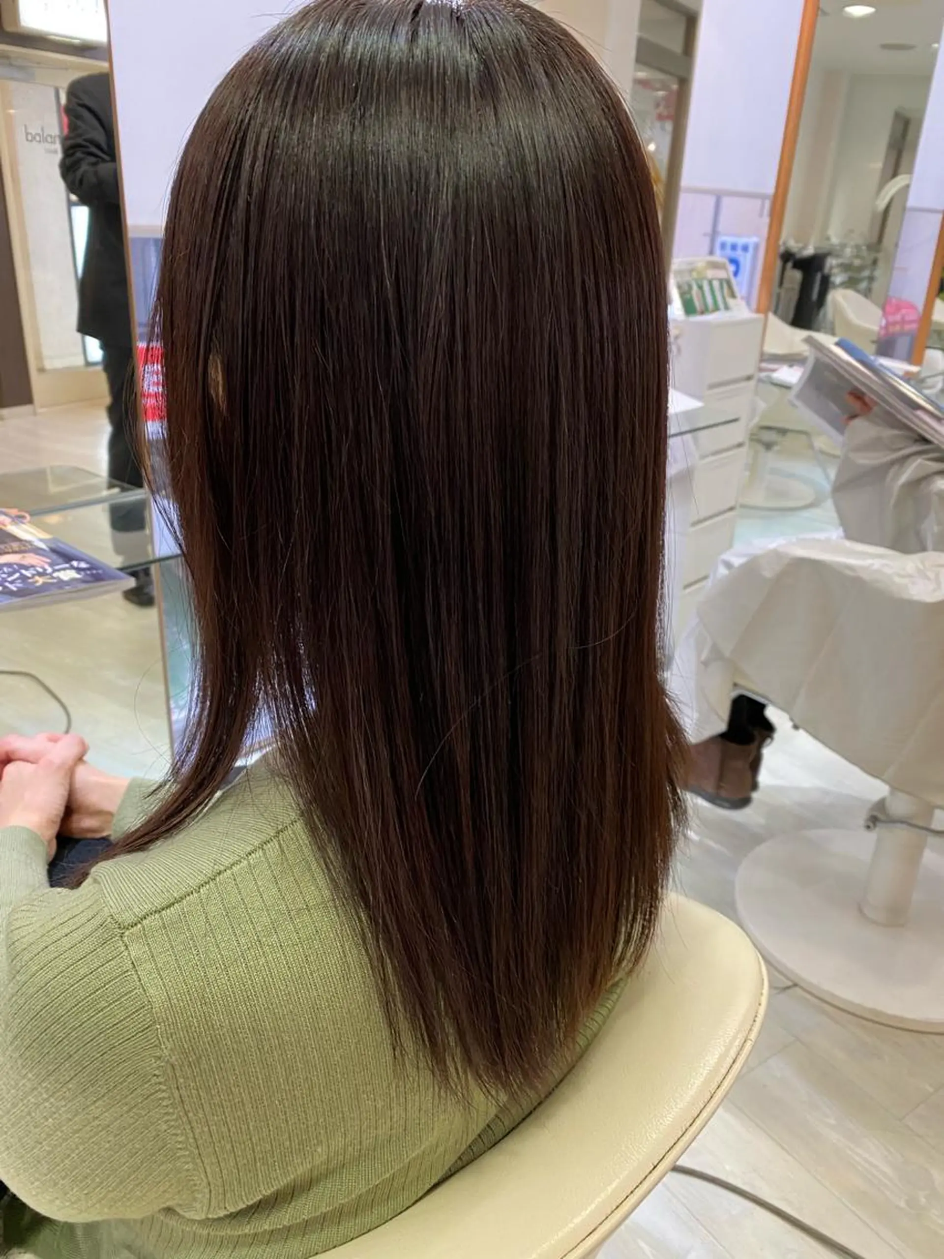 ミディアム 鬼澤 なお子のヘアスタイル