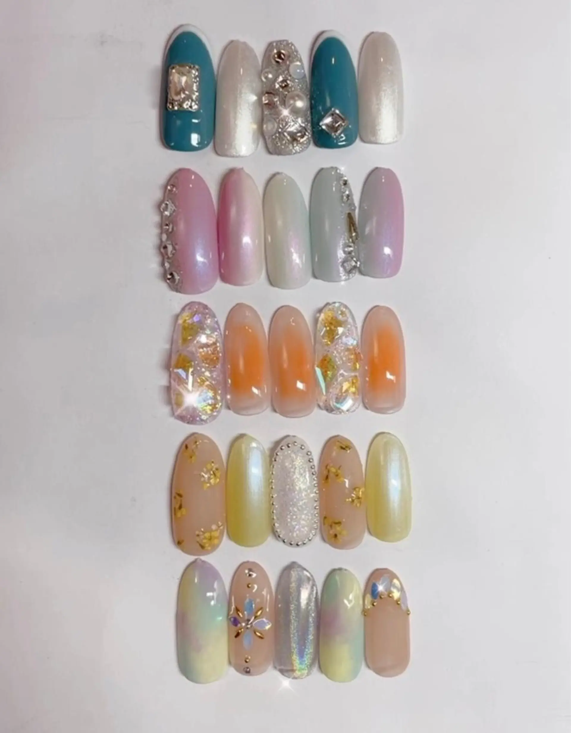 ネイル VIERU 🌈🎀💖のネイルデザイン