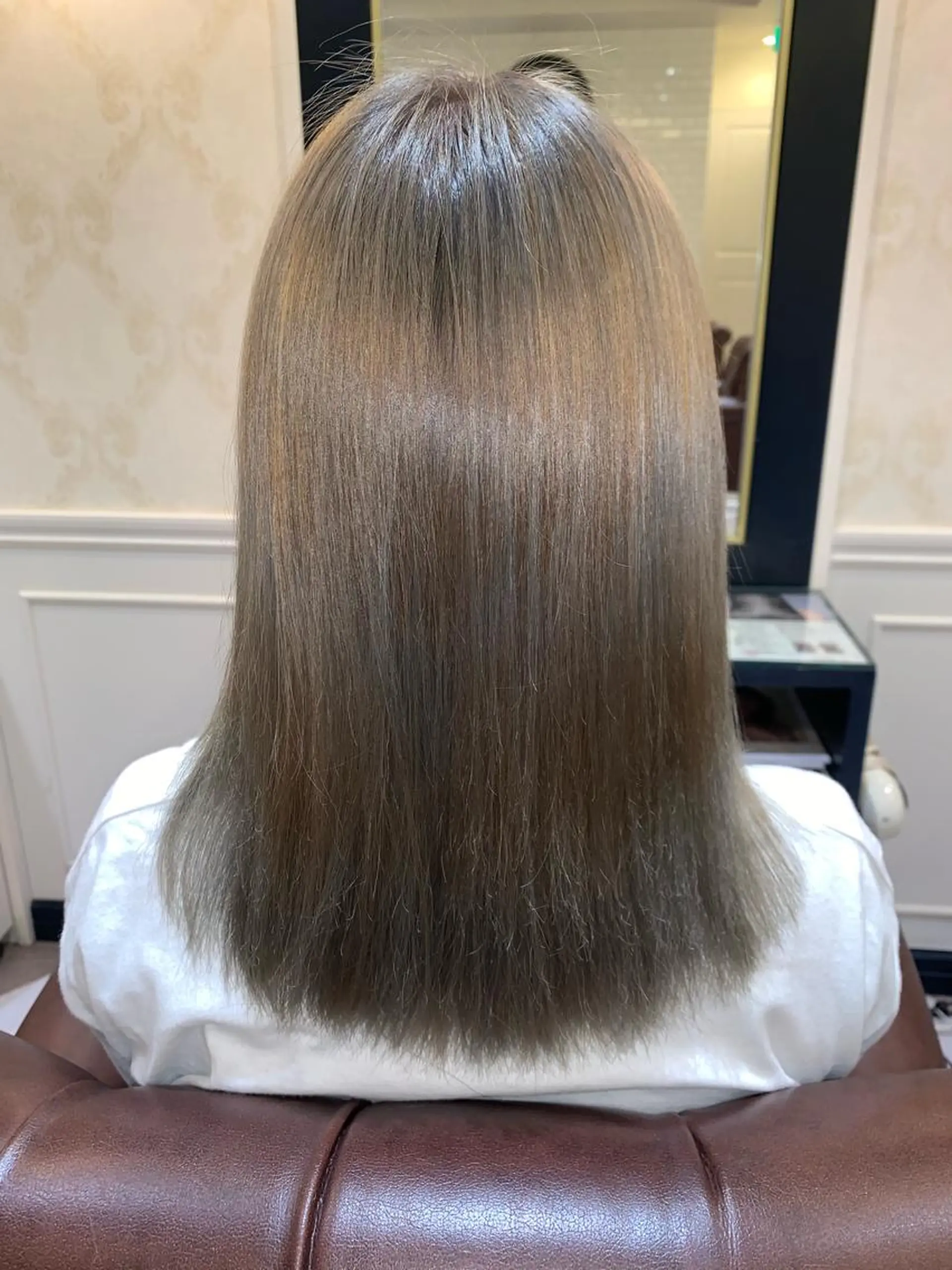 ミディアム カラー 粟田 めぐみのヘアスタイル