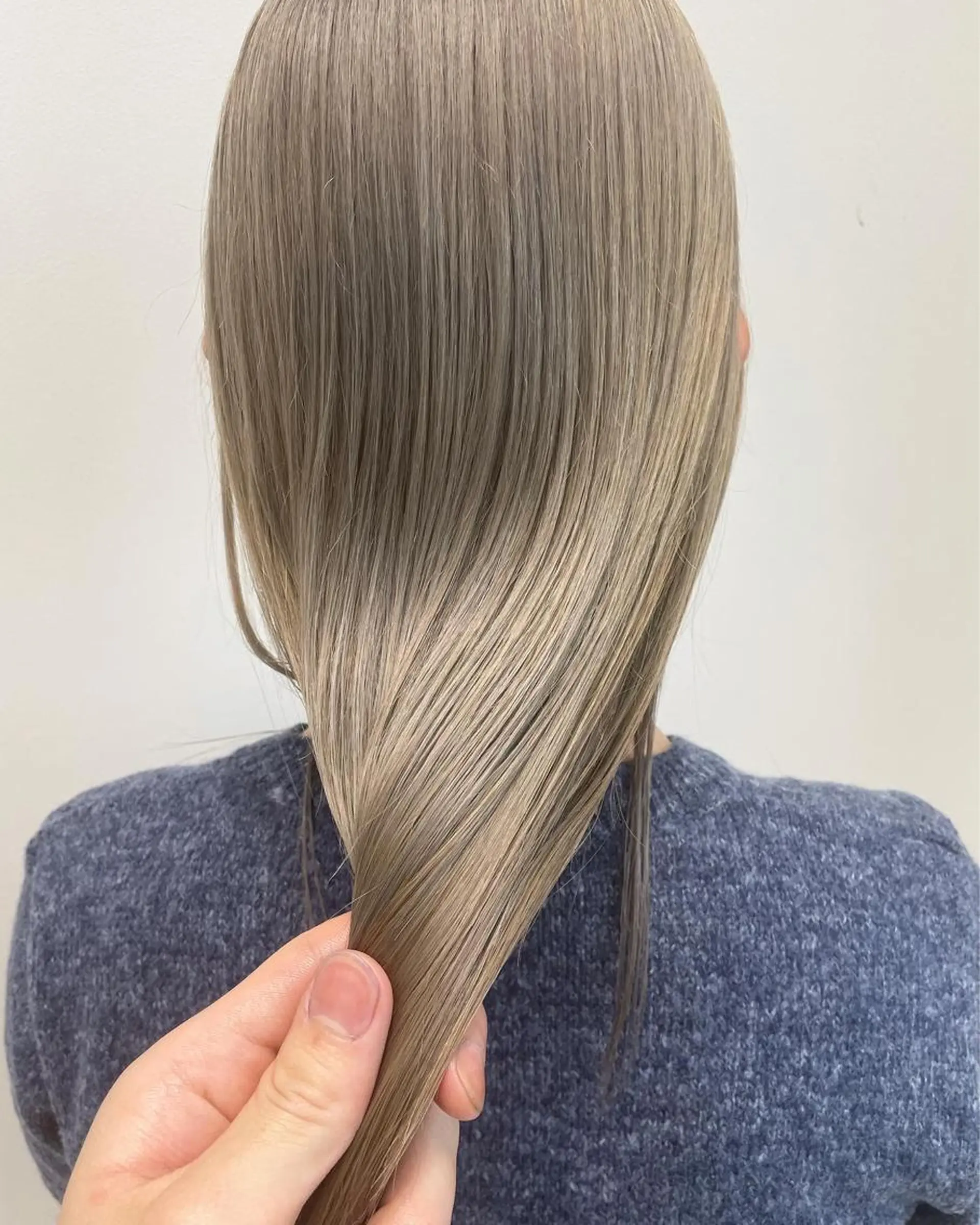 ロング ヘアカラー トリートメント 明石 歩樹のヘアスタイル