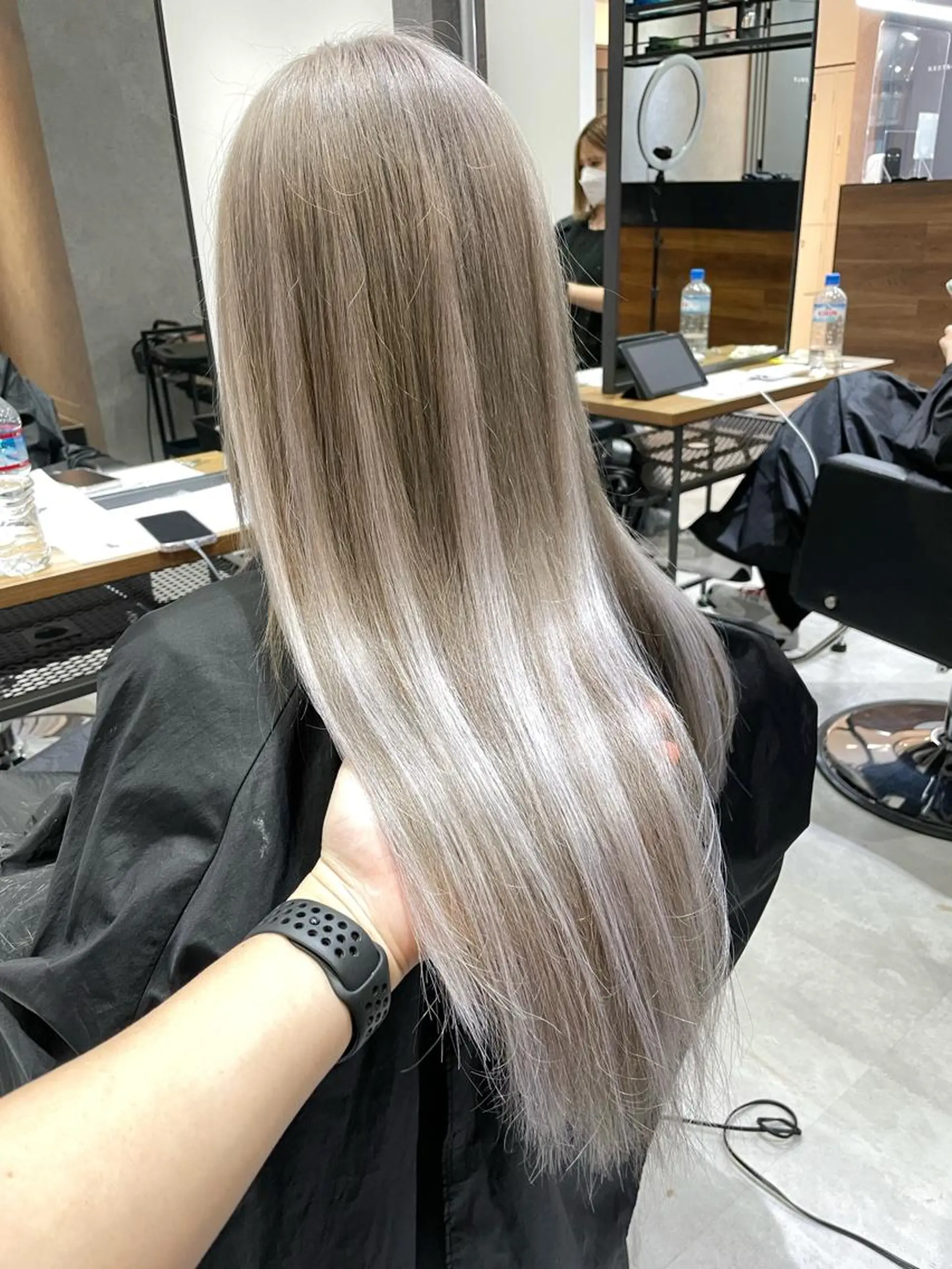 ロング カラー シールエクステ アッシュ ダブルカラー ハイライトカラー ハイトーンカラー ヘアカラー トリートメント エクステ KEISUKE🐶 カラー✨エクステのヘアスタイル