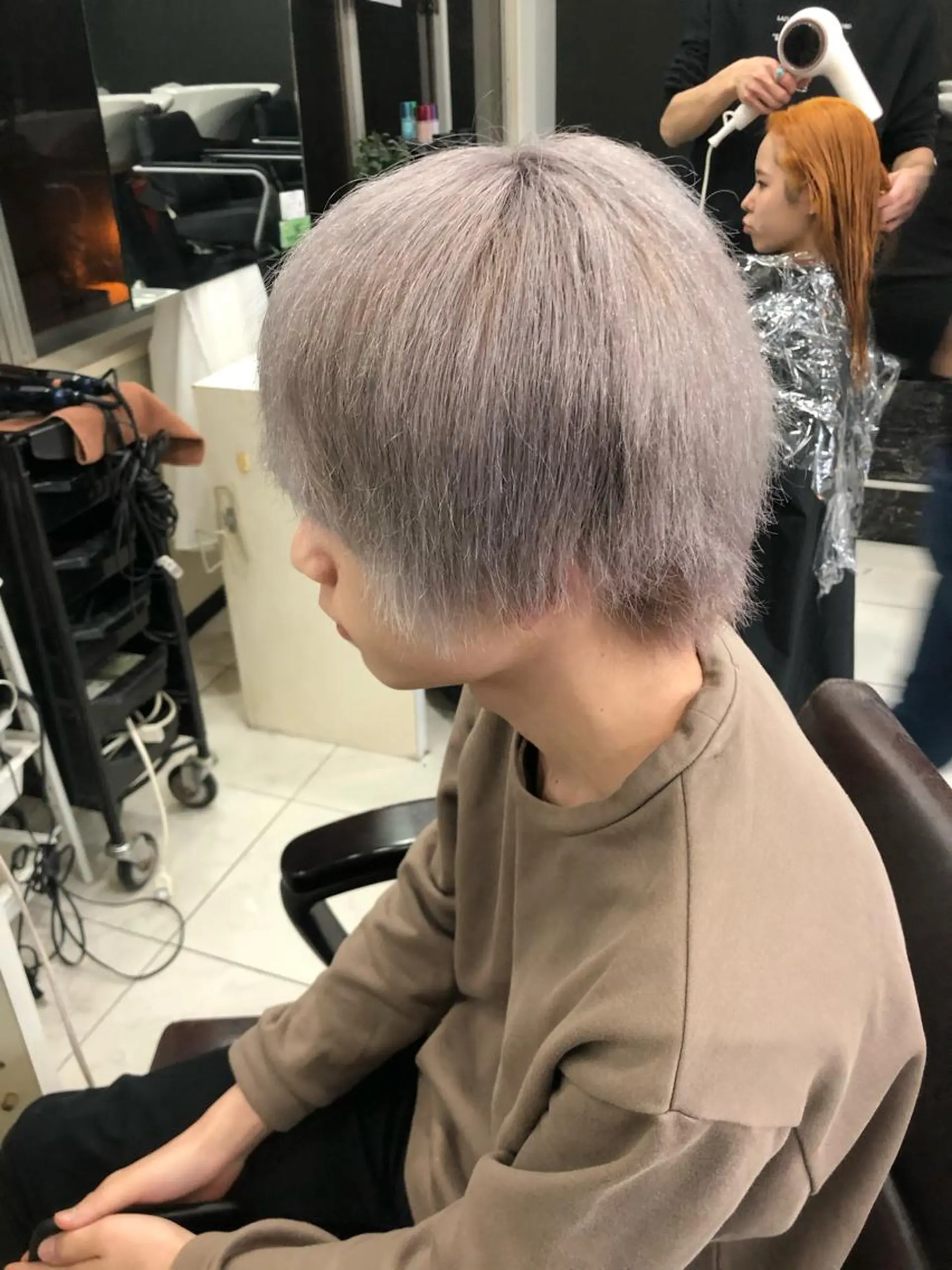 ショート カラー メンズ シルバー ホワイトシルバー レイヤーカット 艶髪/西尾 幸樹のヘアスタイル