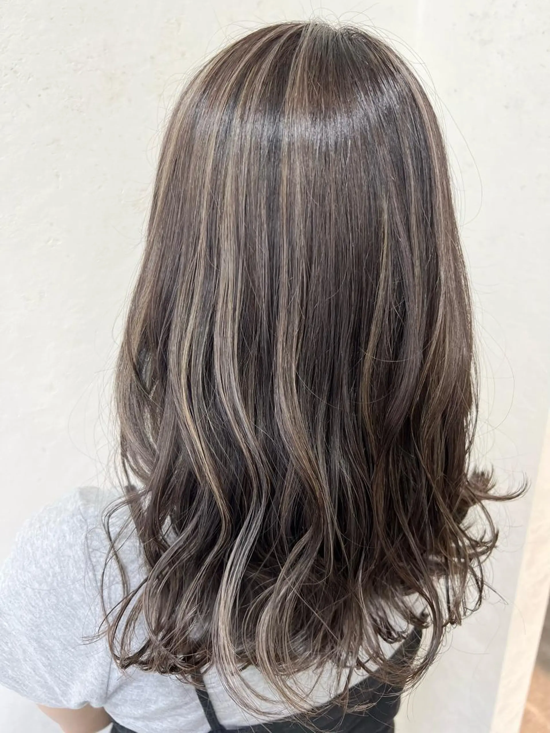 セミロング カラー カット ヘアカラー トリートメント mana .のヘアスタイル