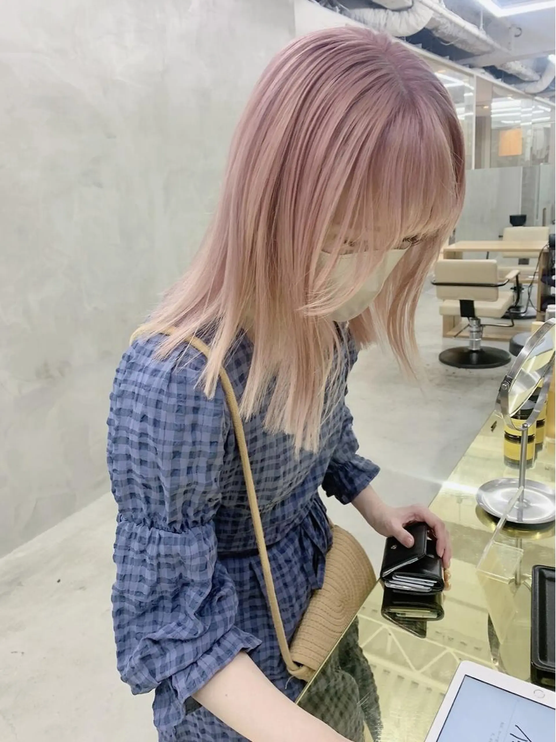 ミディアム カラー パーマ ヘアアレンジ メンズ ミディアムパーマ メンズバレイヤージュ メンズブリーチ センターパート フェードカット ヘアカラー トリートメント ハイトーン/レイヤー 🌸さくらのヘアスタイル