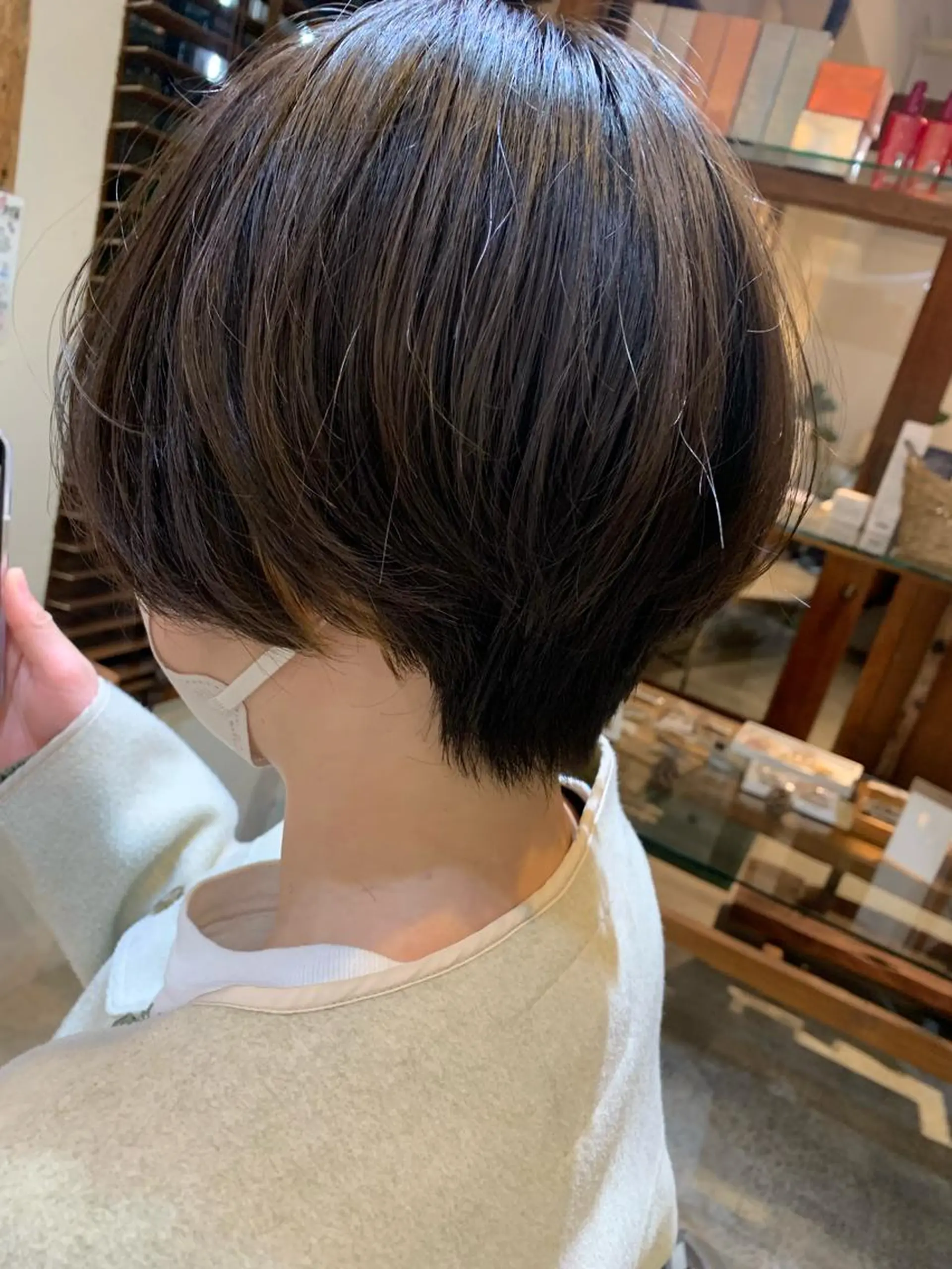 ショート カラー putri 川邉 優花のヘアスタイル