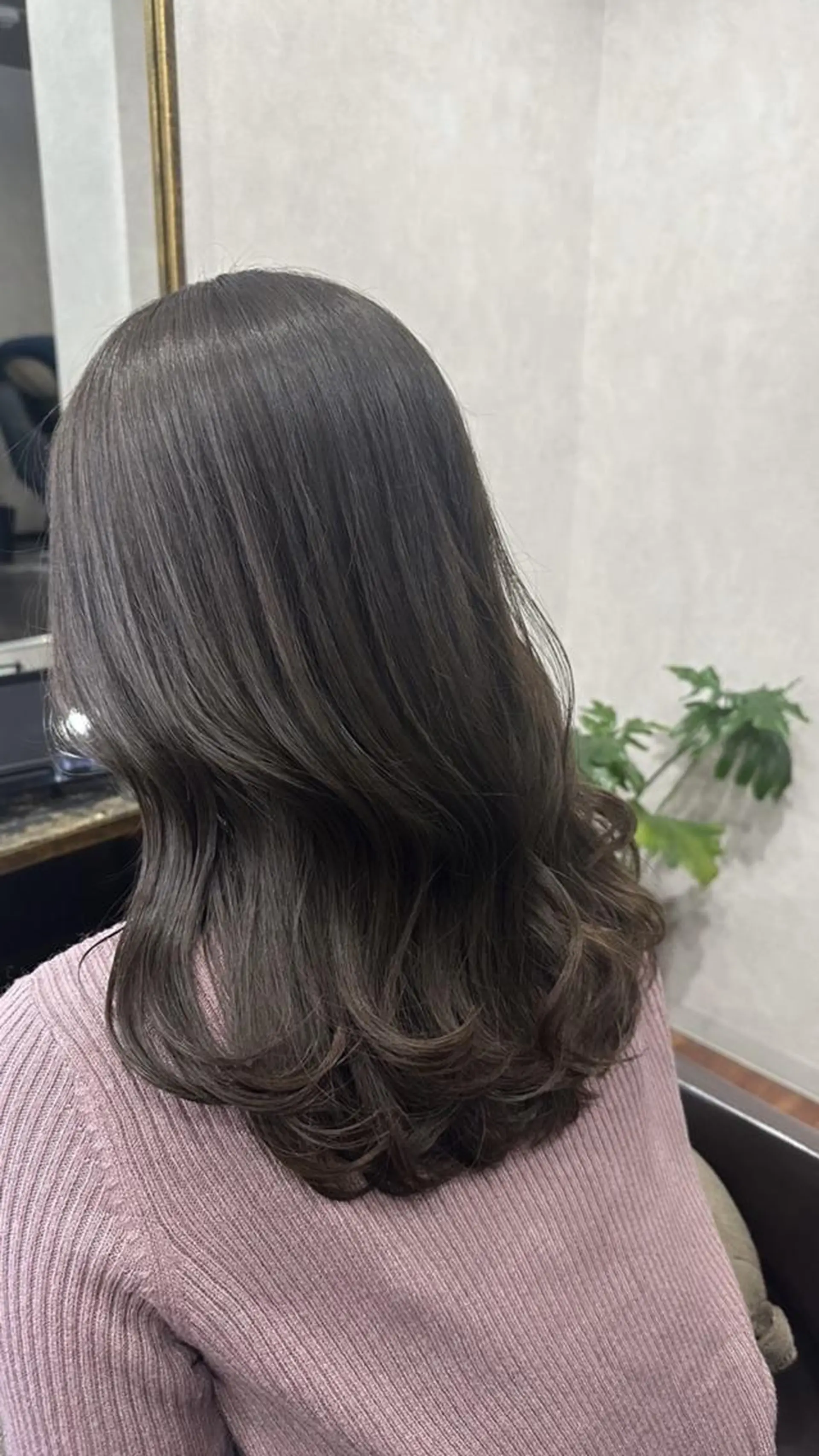 ミディアム ヘアカラー トリートメント アンダーバーホワイト 堺東店のヘアスタイル