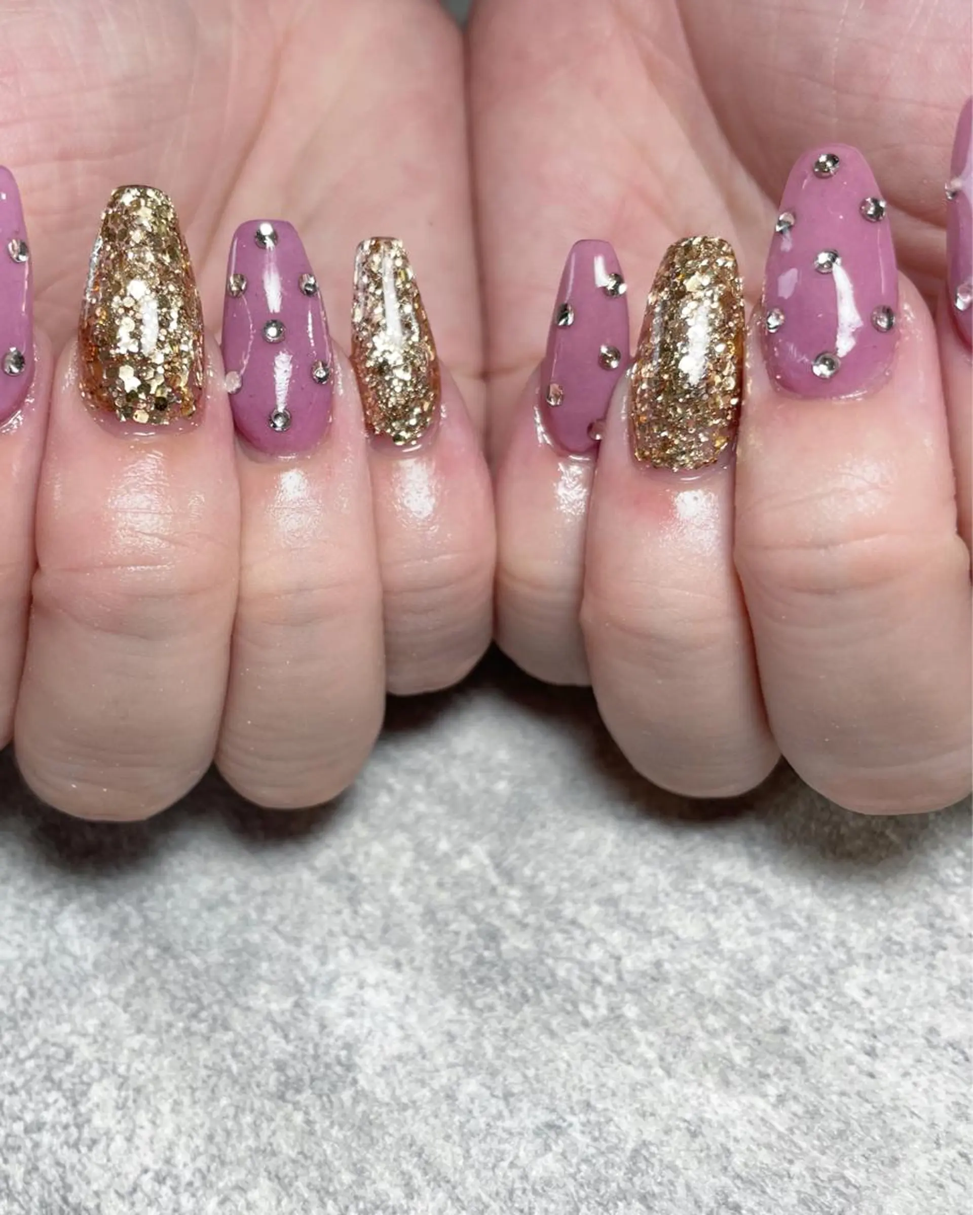 ネイル ワンカラーネイル スカルプネイル ストーンネイル ハンドネイル 蓑原 佳央里のネイルデザイン