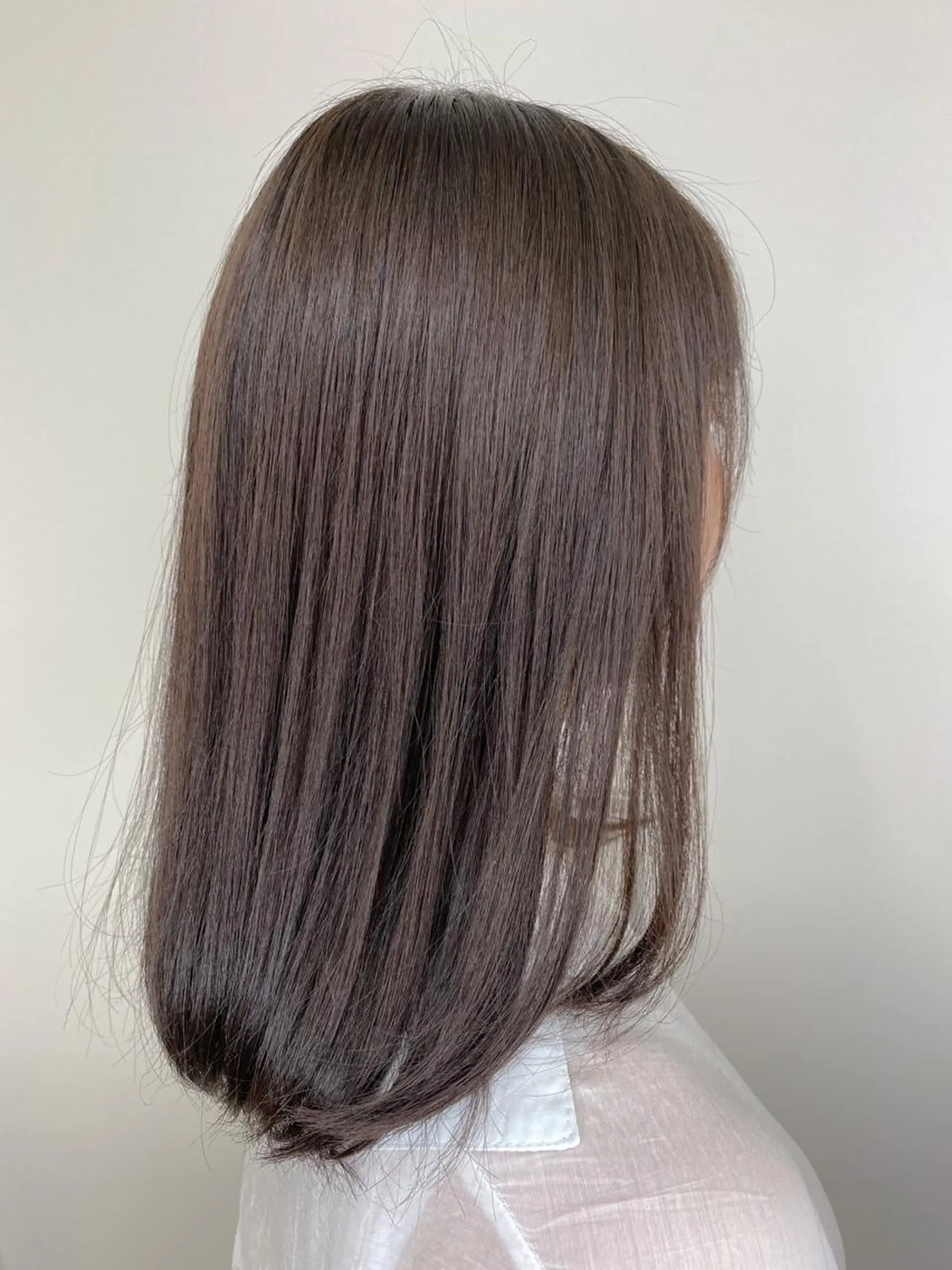 セミロング カラー グレージュ オリーブグレージュ オリーブグレー 【透明感、艶髪】西村 有司のヘアスタイル