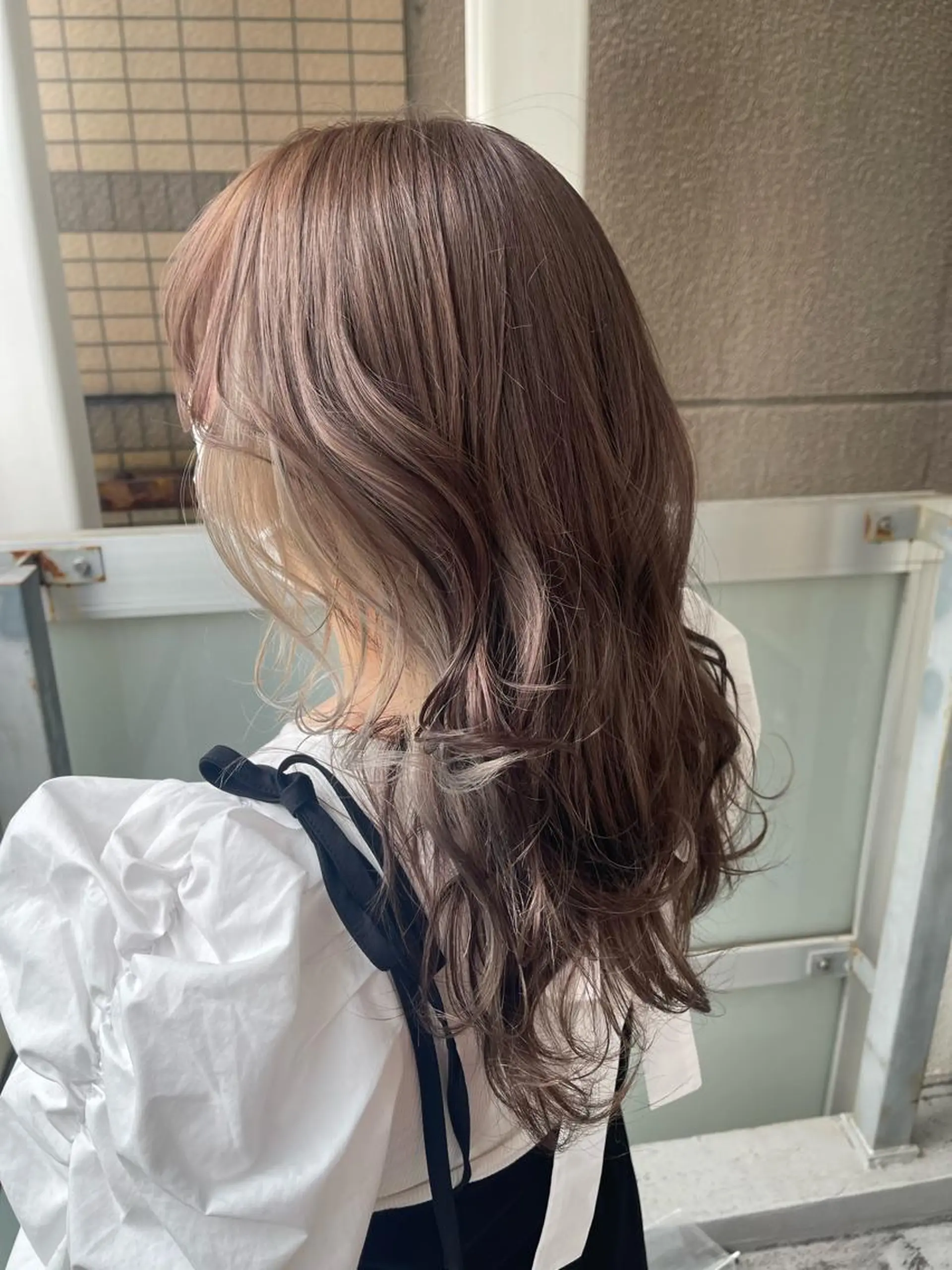 ロング カラー ヘアカラー トリートメント 岩谷/ブリーチ 🪽透明感カラーのヘアスタイル