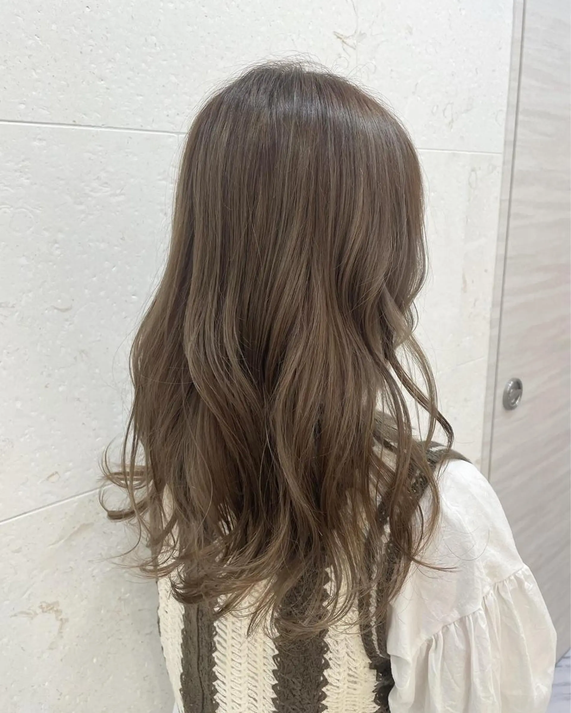 ロング カラー ベージュカラー カット ヘアカラー トリートメント 斉藤 貴也のヘアスタイル