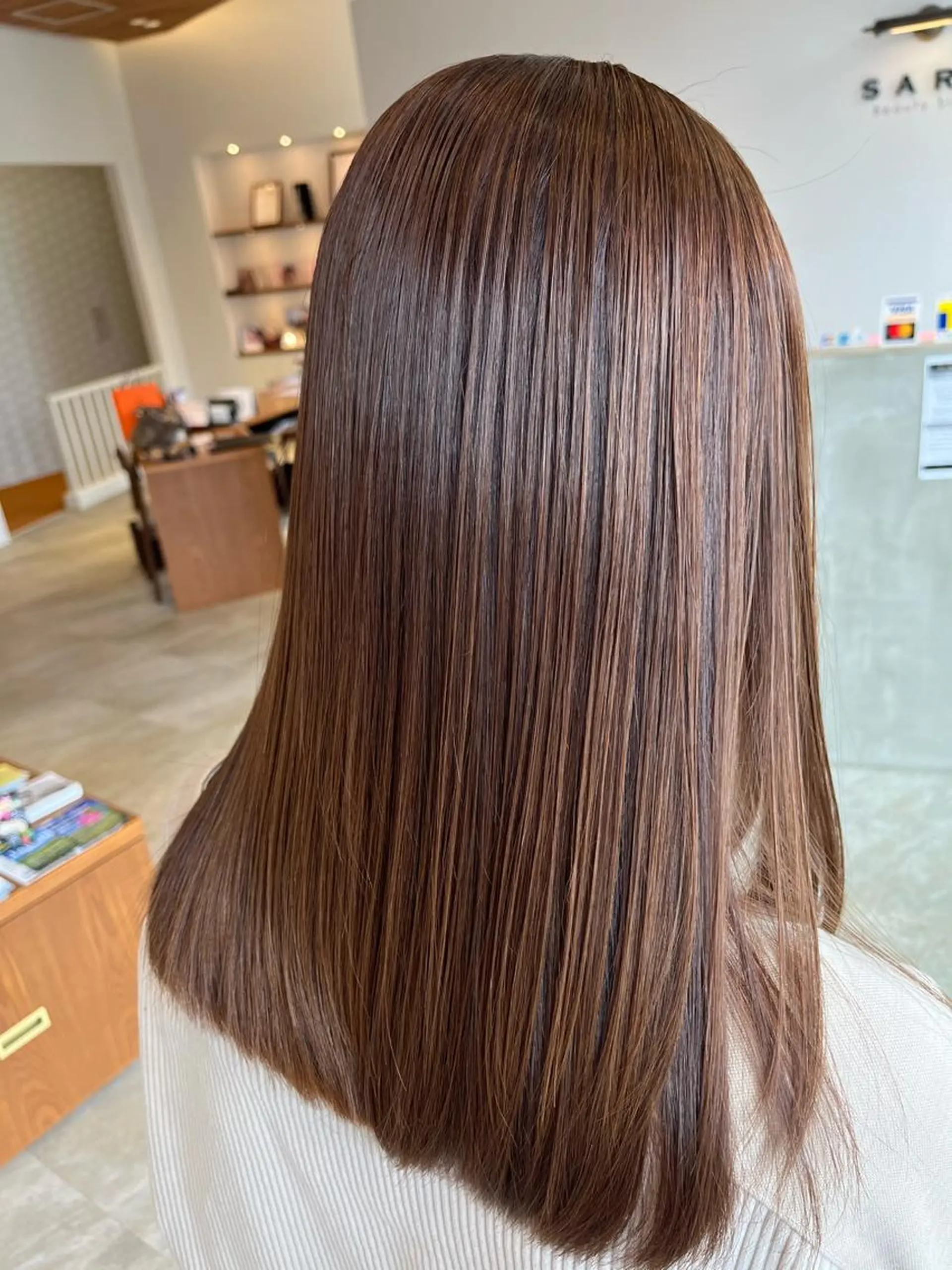 セミロング ケアカラー 髪質改善 角田 琉希也のヘアスタイル