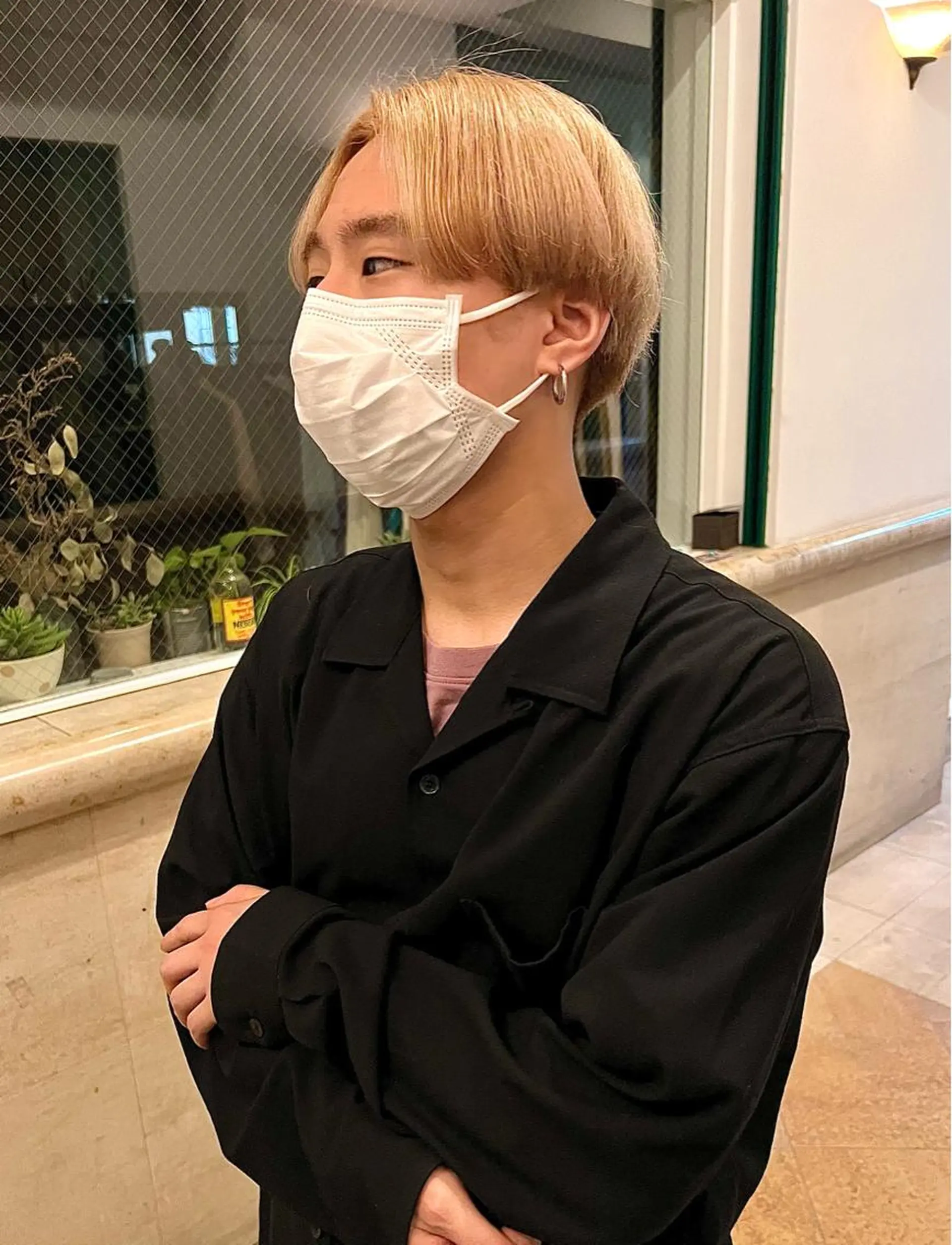 カラー メンズ メンズブリーチ センターパート メンズハイトーン ブリーチ ブロンド カット ヘアカラー トリートメント RAIMA ケアハイトーンのヘアスタイル