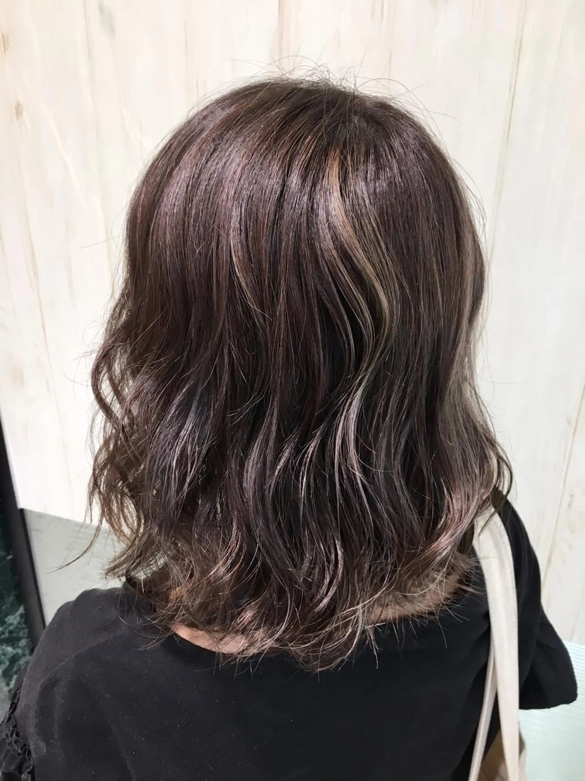 ミディアム カラー グレージュ ハイライトカラー ハイライト カット ヘアカラー ブリーチ/バレイヤ ージュ川端裕司のヘアスタイル