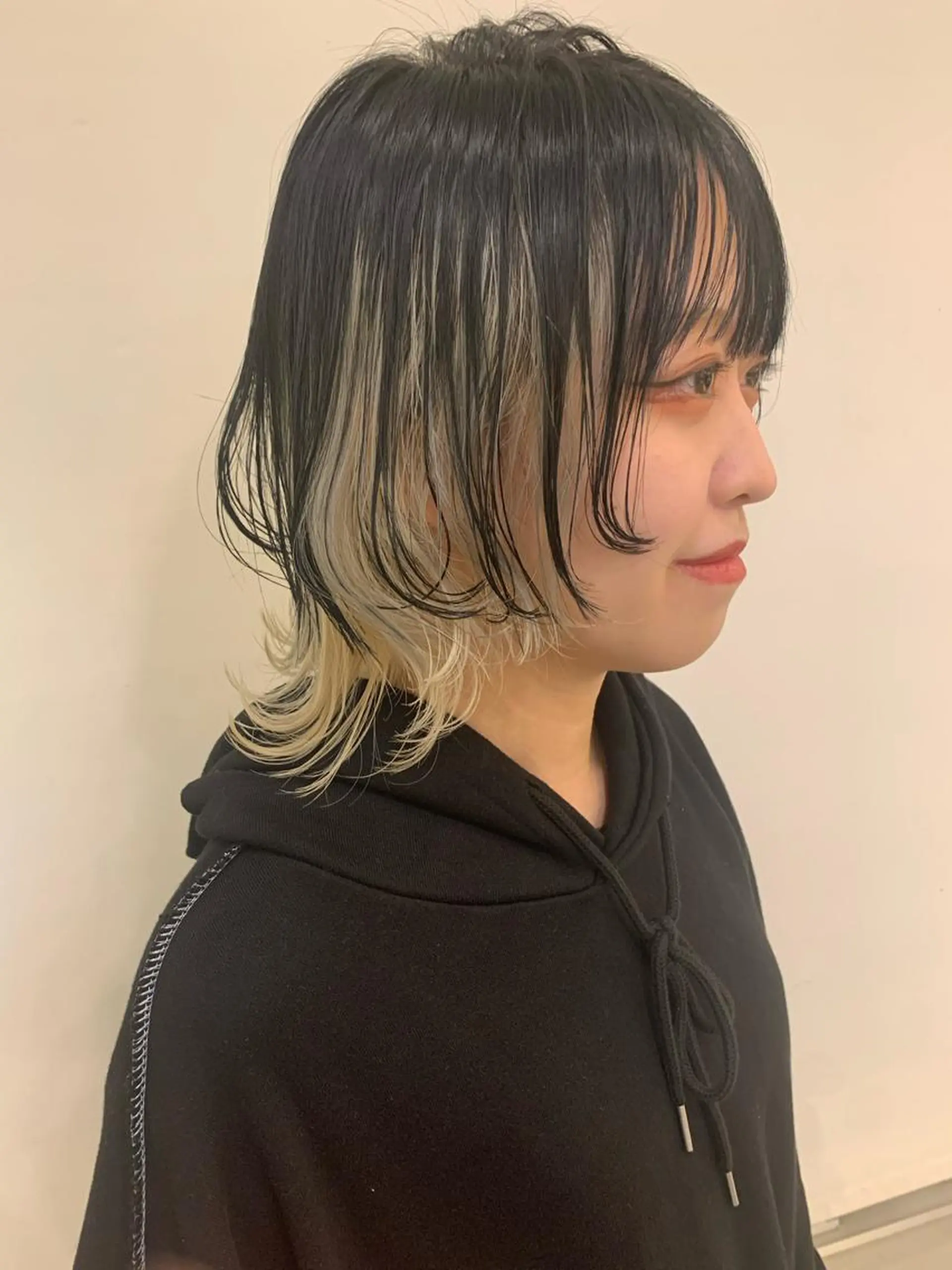 ミディアム ブリーチ/ウルフ ハッシュカット/石山のヘアスタイル