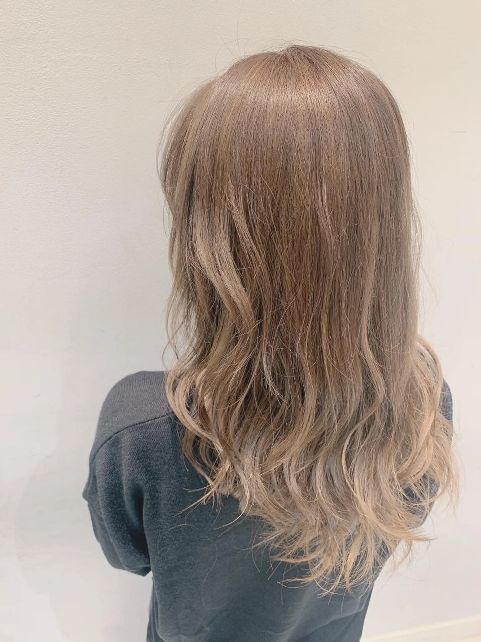 ロング カラー ベージュカラー ブリーチ ヘアカラー トリートメント 🦖鶴岡香純🦖 5/1から復帰しますのヘアスタイル