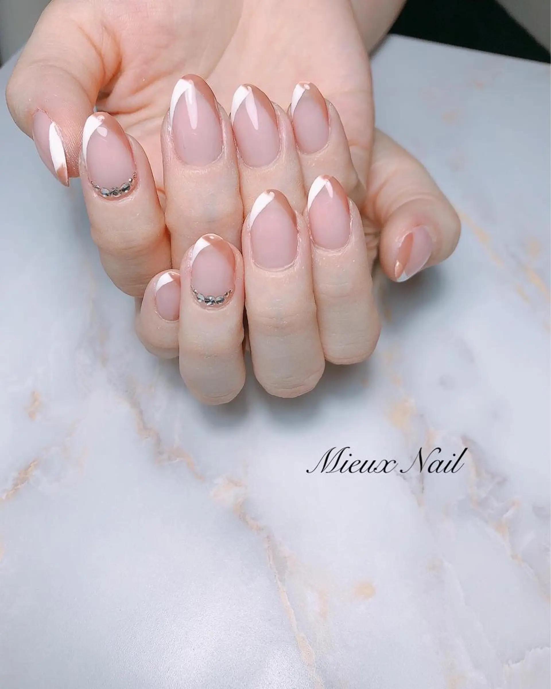 ネイル フレンチネイル 持ち込み オフィスネイル ハンドネイル 市川 麻衣子のネイルデザイン