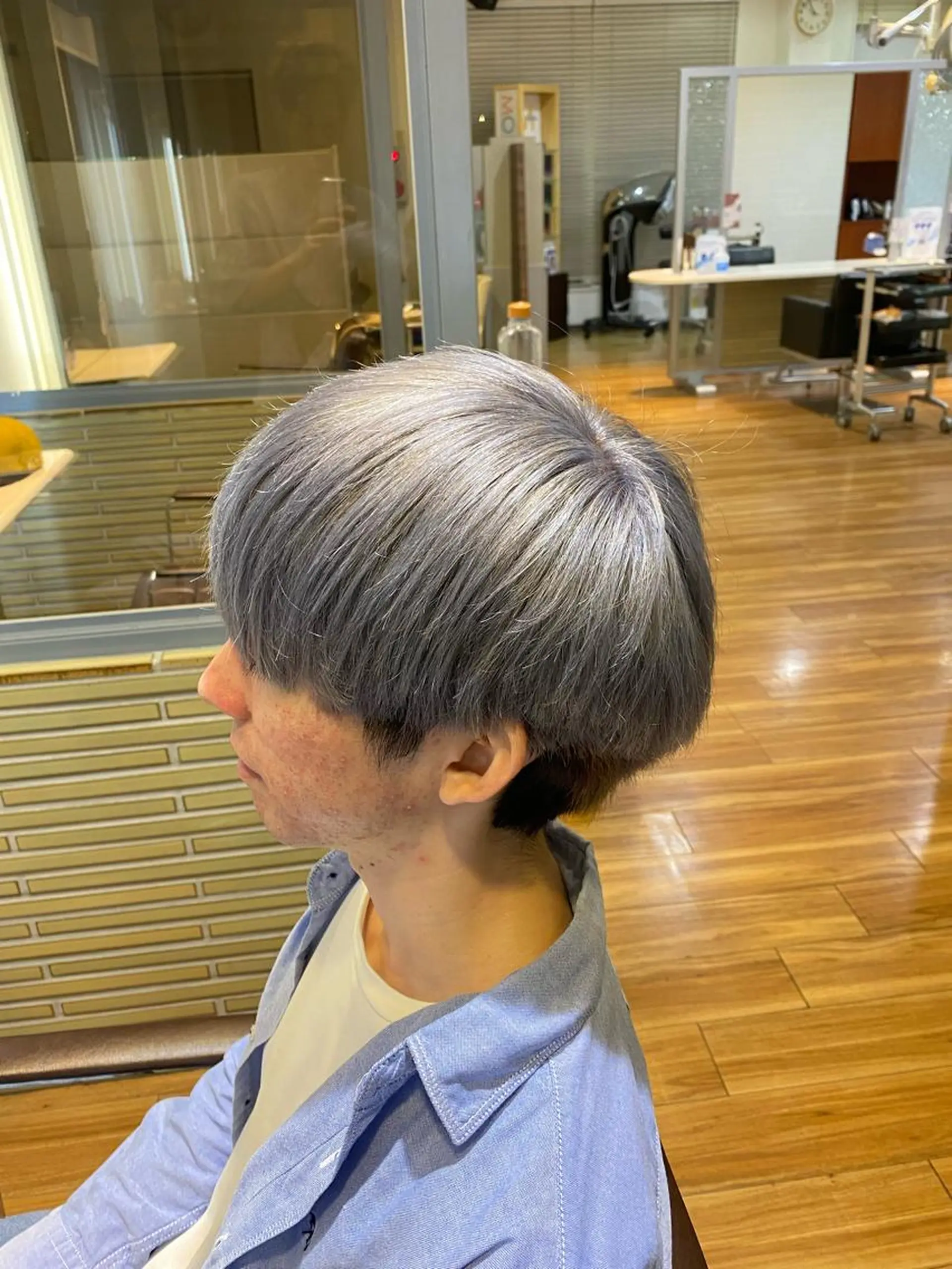 ショート カラー メンズ シルバー ヘアカラー 土井 祐之介のヘアスタイル