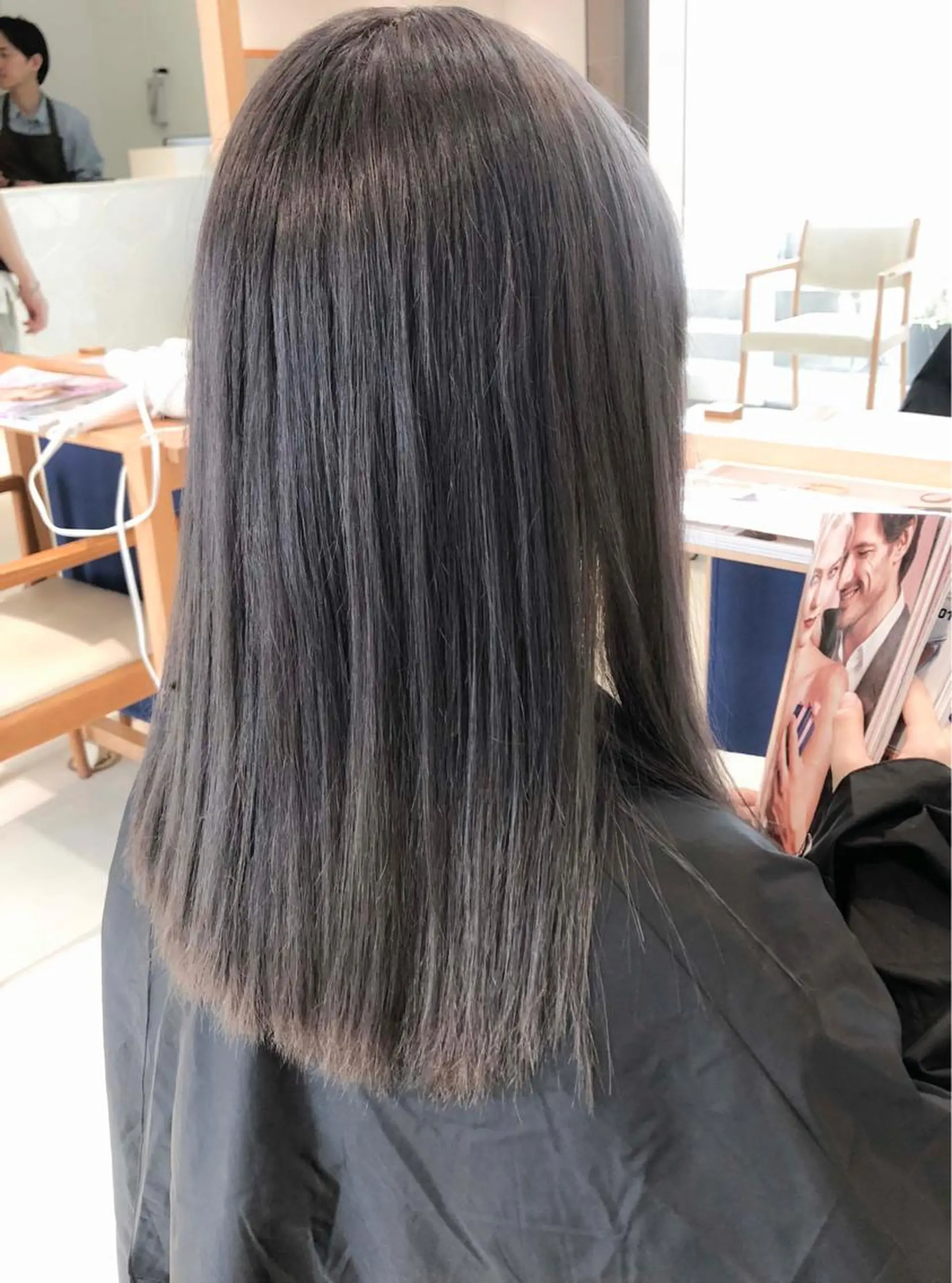 セミロング カラー アッシュ アッシュグレー アッシュグレージュ ダークアッシュ グレージュ ヘアカラー トリートメント Days 透明感カラーのヘアスタイル
